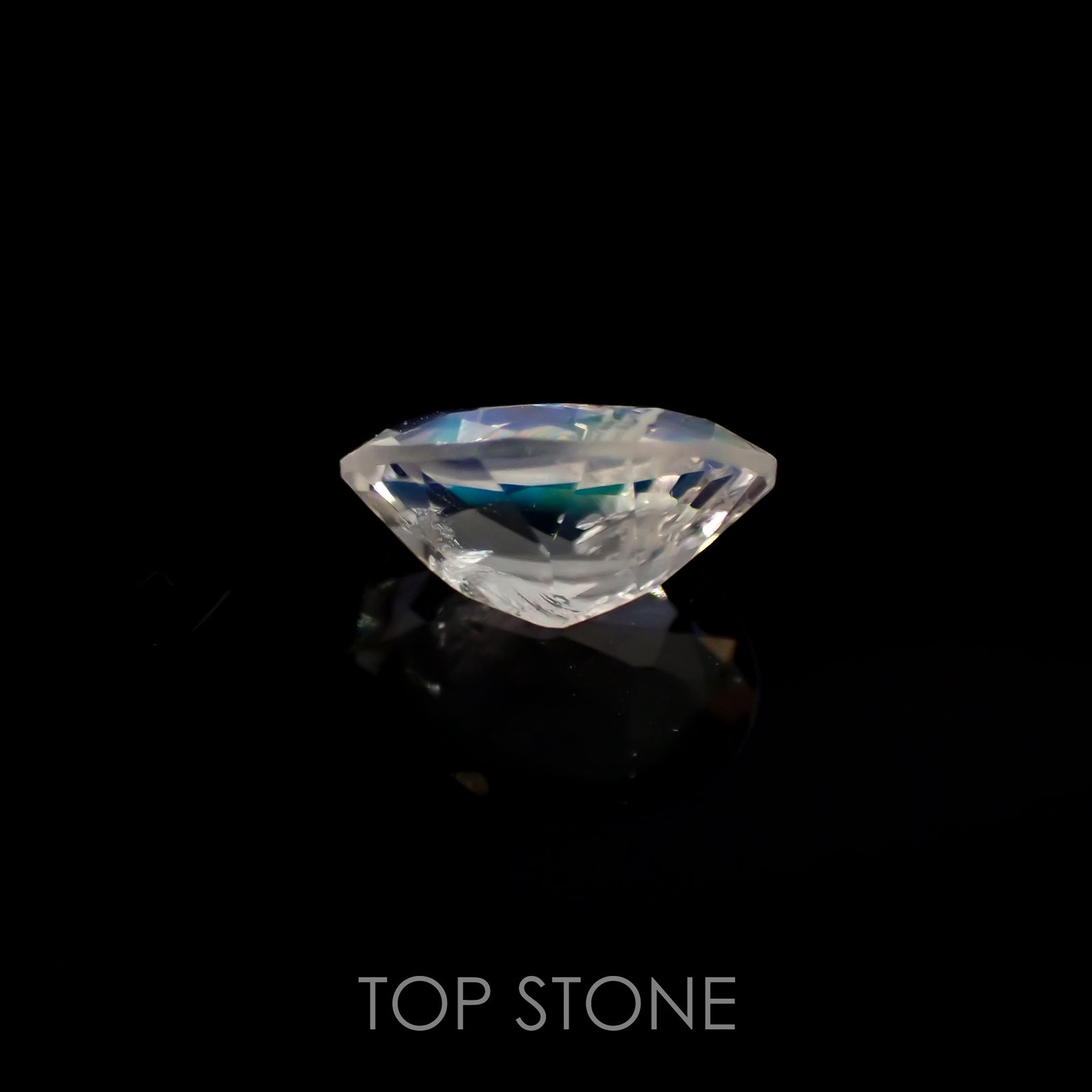 レインボームーンストーン(宝石名ラブラドライト)タンザニア産 0.98ct 識別済[220716857]7.9x6.1mm前後