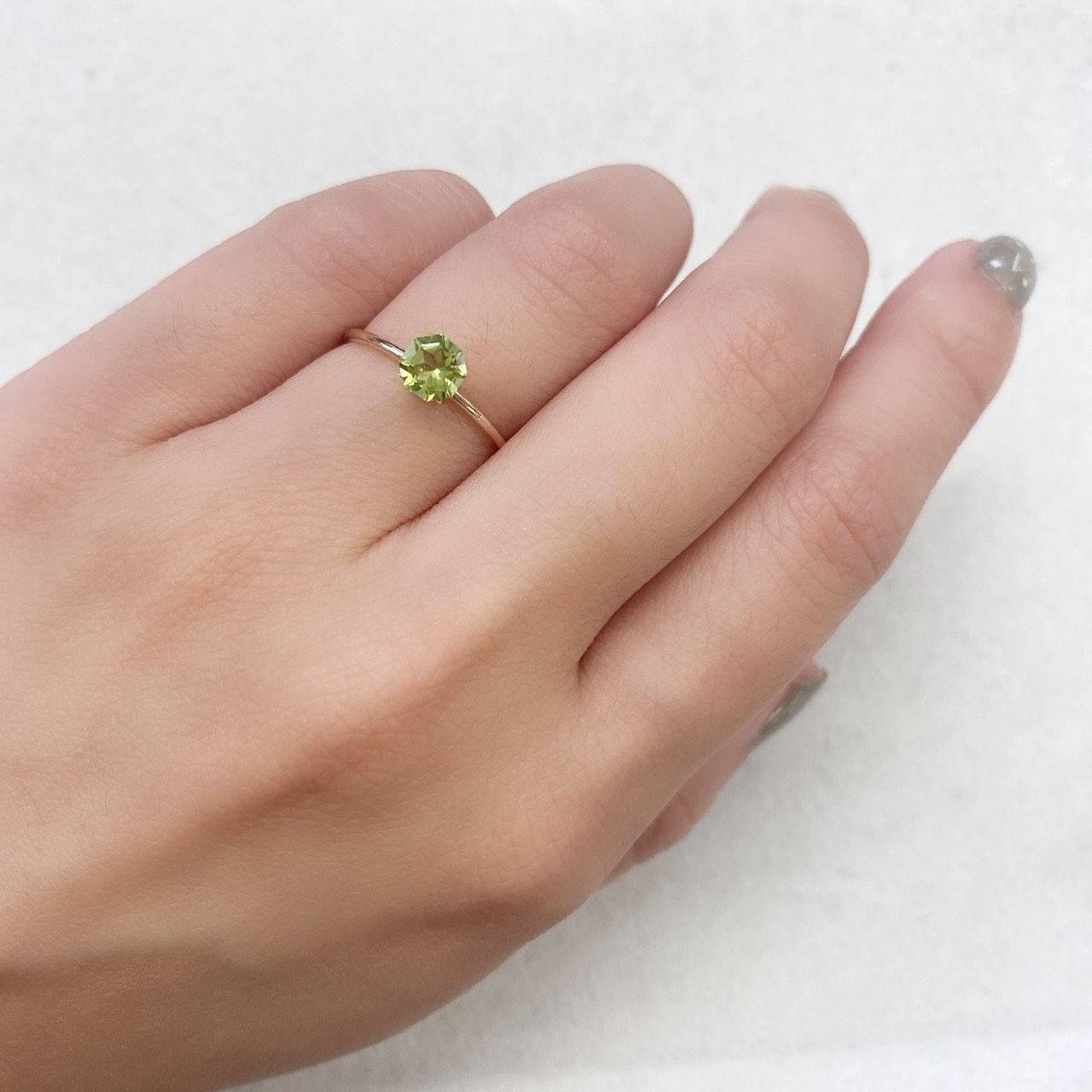 ◇オクタゴンカット◇ペリドット(宝石名ペリドット) パキスタン産 0.57ct 識別済 [210913110]5.1×5mm前後