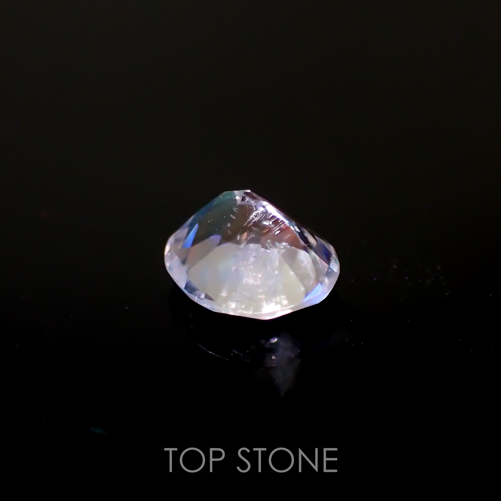 レインボームーンストーン(宝石名ラブラドライト)タンザニア産 0.69ct 識別済[220717206]6.4x5.5mm前後