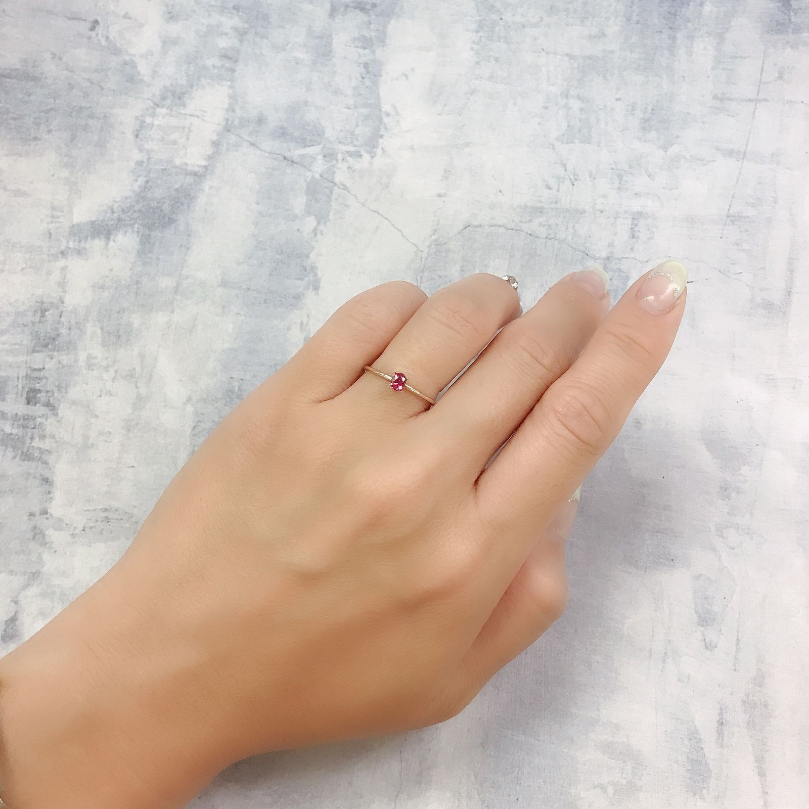 ホットピンクスピネル(宝石名ピンク・スピネル)タンザニア産 0.24ct 識別済[220817354]4x3.1mm前後