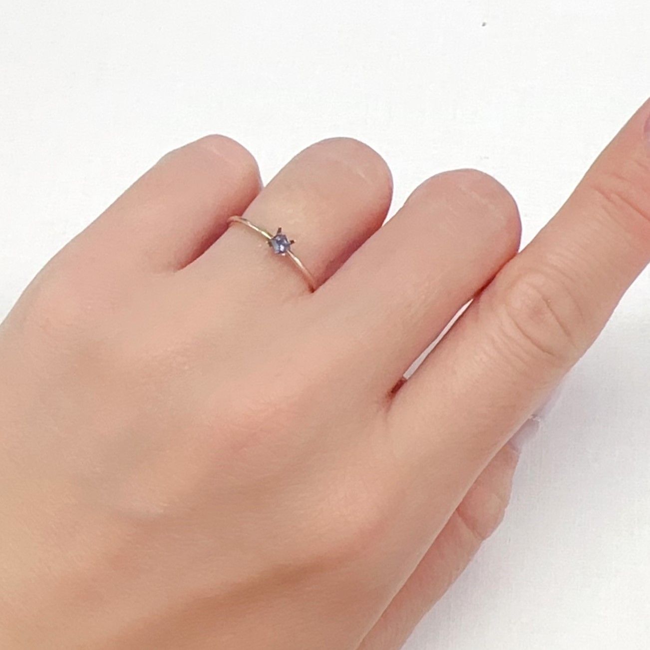 ◇プリンセスカット◇アレキサンドライト ブラジル産/EmeraldMains社製 0.082ct[240527591]2.4x2.4mm前後