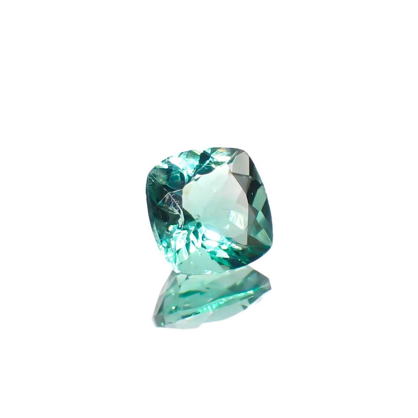 フローライト フルオレッセンス イギリス・ロジャリー鉱山産 2.03ct[230923325]7.6x7.3mm前後