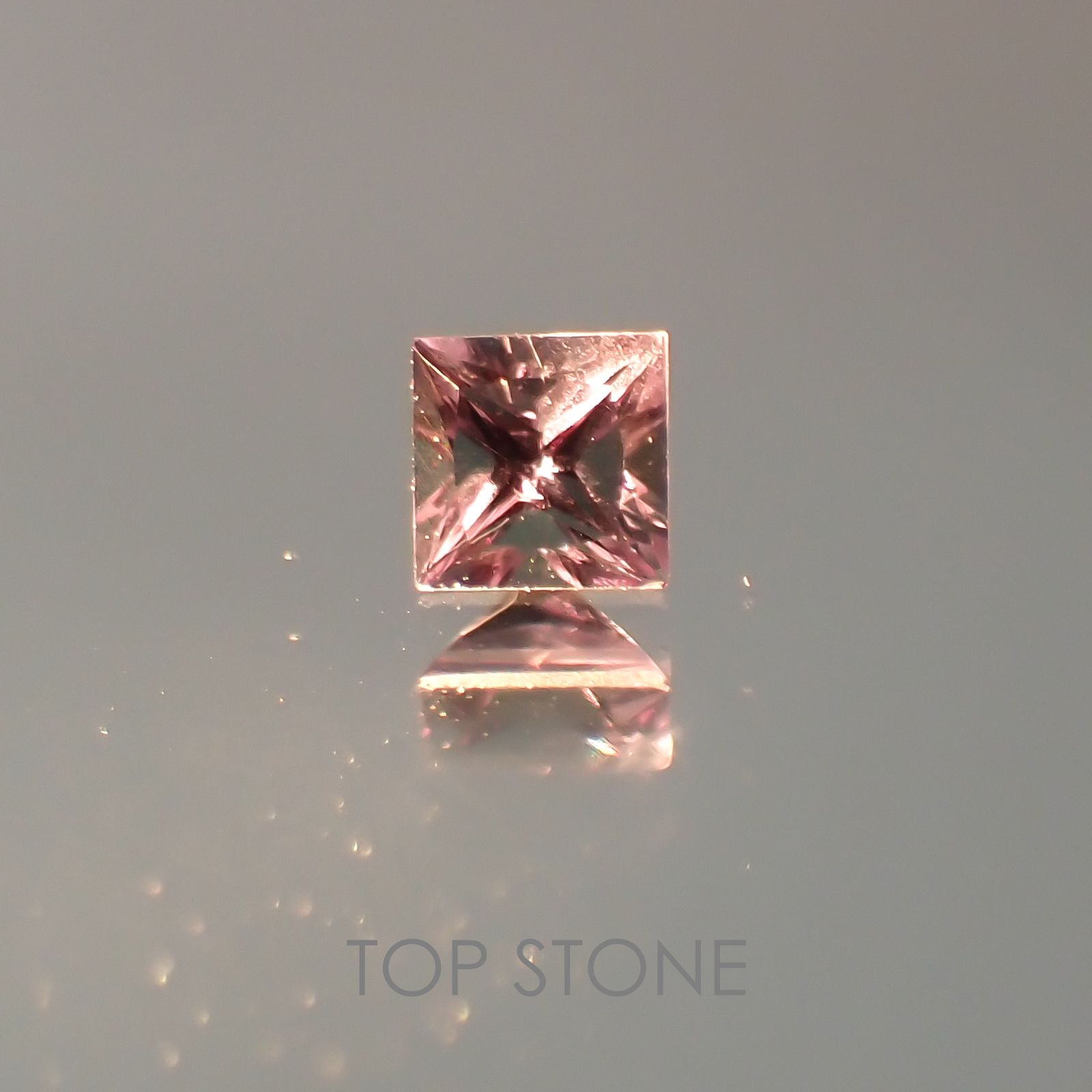 ◇プリンセスカット◇カラーチェンジガーネット(アレキタイプ) マダガスカル・ベキリー産産 ルース 0.11ct[21059878]2.7×2.7mm前後