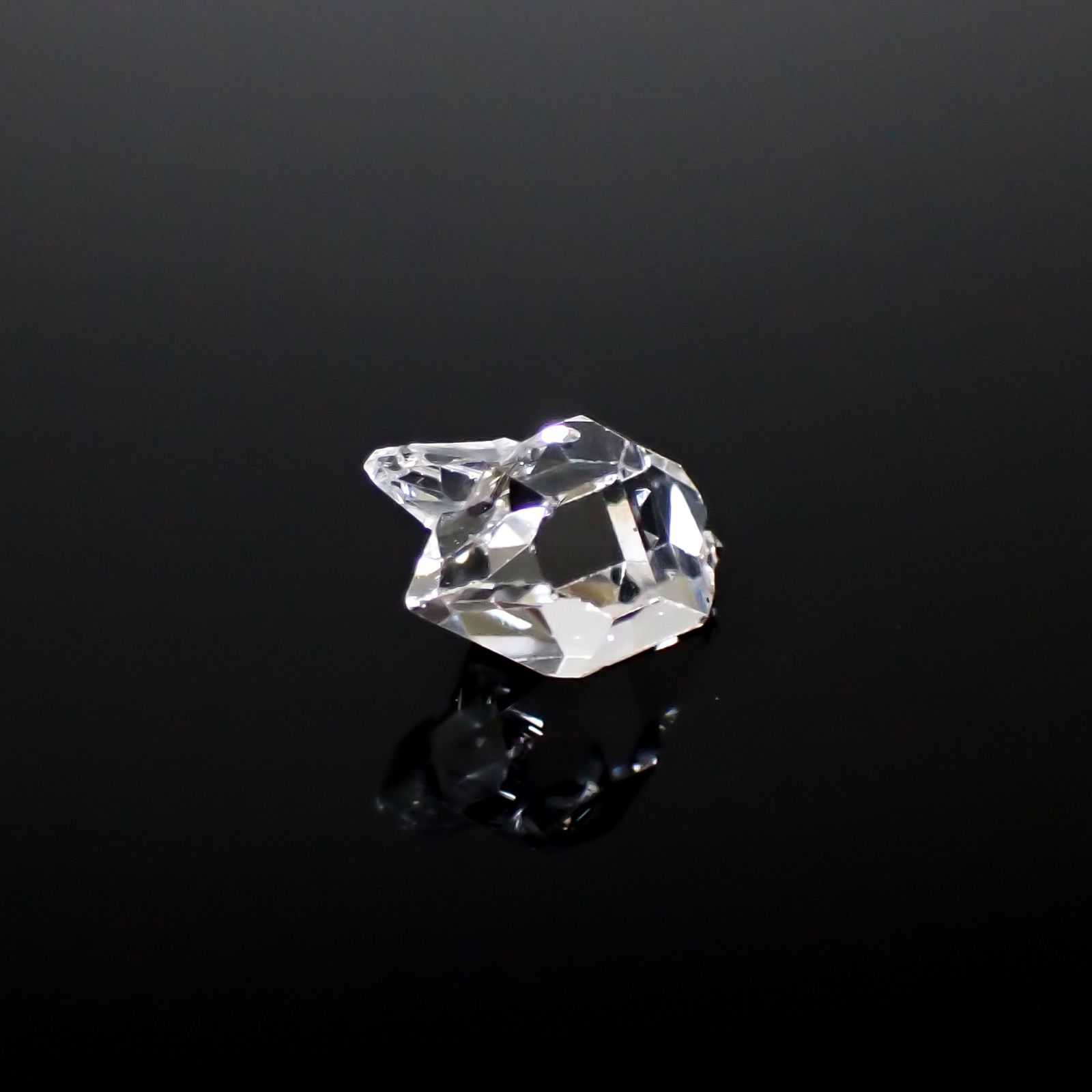 ハーキマーダイヤモンド 原石 アメリカ・ニューヨーク州産 3.69ct [250329972]12x8.3mm前後