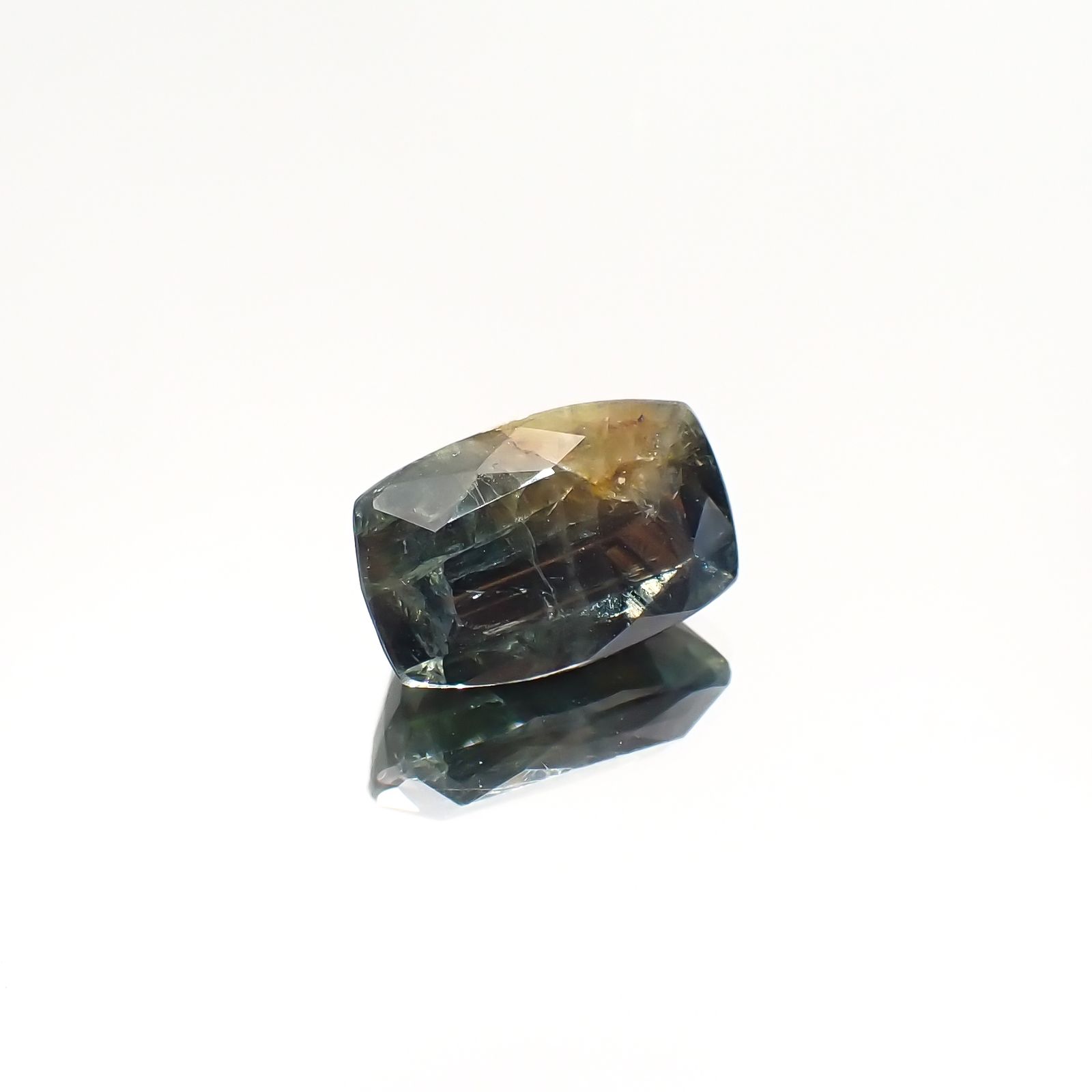ゴールドシーンサファイア非加熱 ケニア産 9.97ct[230321339]14.2x9.1mm前後