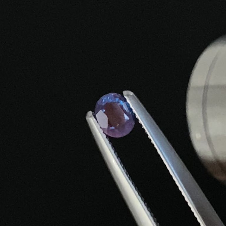 アウイナイト フルオレッセンス アフガニスタン産 0.13ct / 3.7x3mm 