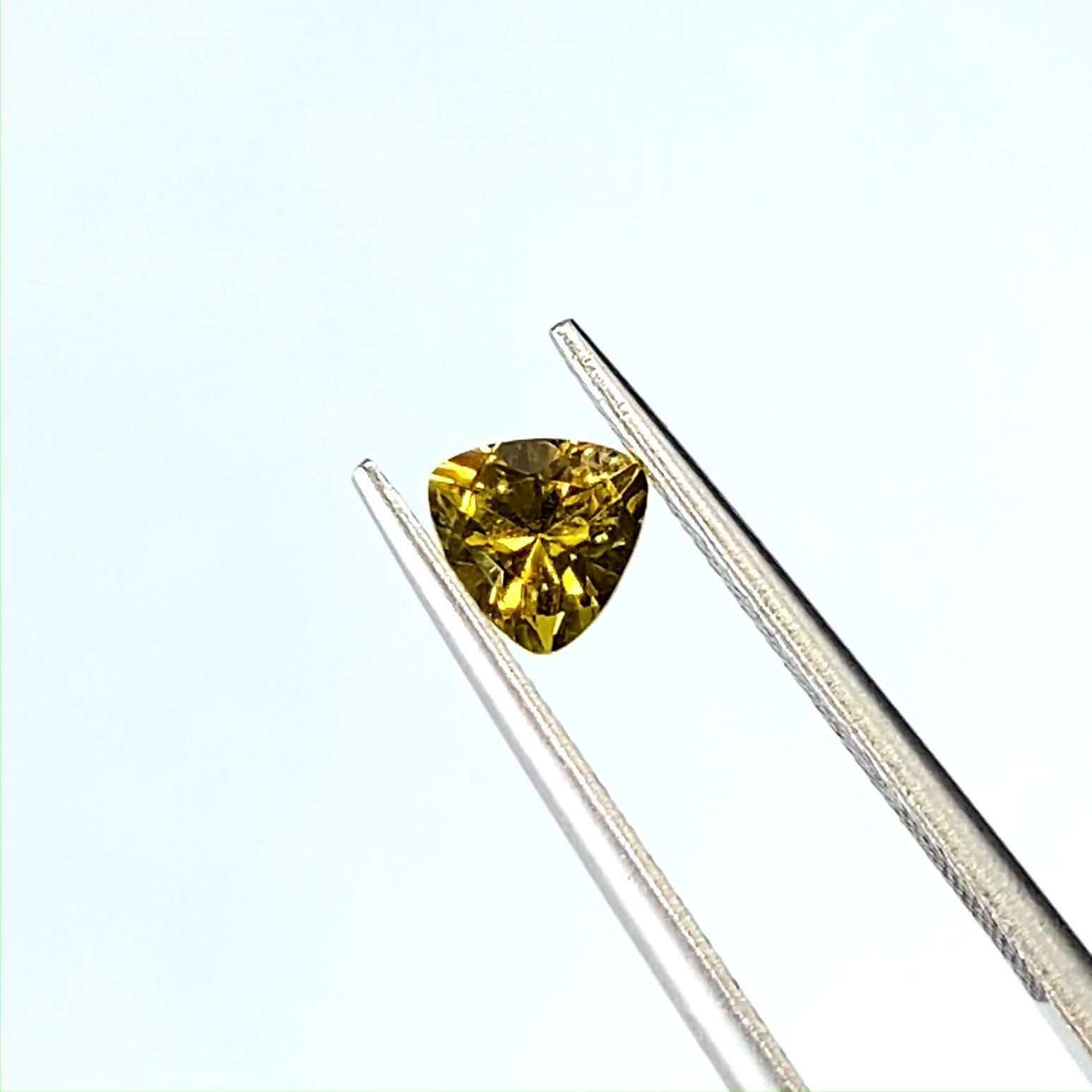 クリノゾイサイト(宝石名クリノゾイサイト)パキスタン産 0.53ct 識別済