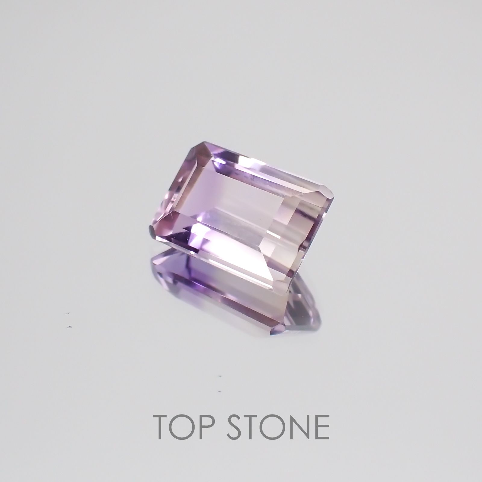 アワーグラスアメジスト(宝石名バイカラー・クォーツ) モロッコ産 2.73ct 識別済[21038596]10.2×7.1mm前後