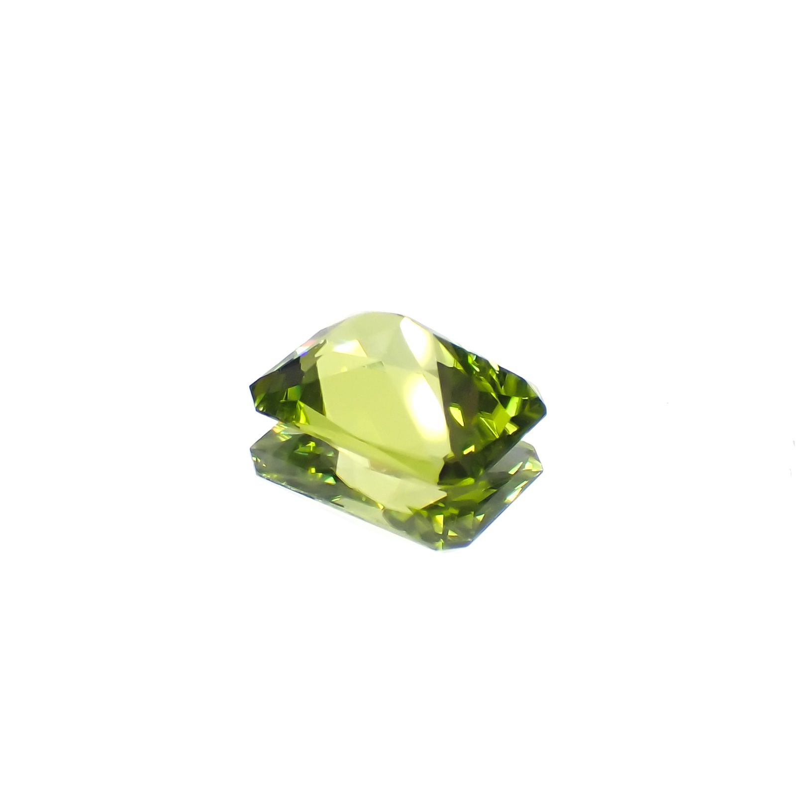 ペリドット 中国産 1.37ct[230622294]8.1x5.9mm前後