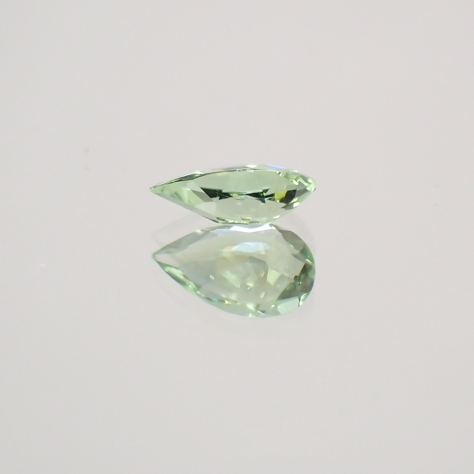 ミントカラー パライバトルマリン(宝石名トルマリン/別名パライバ・トルマリン) モザンビーク産 0.22ct 識別済[210510651]5.8×3.5mm前後