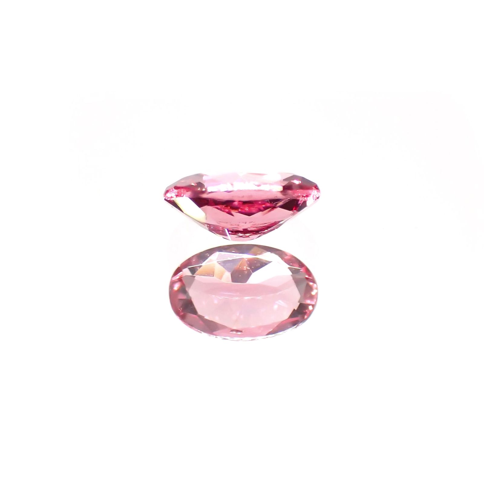 ホットピンクスピネル(宝石名ピンク・スピネル)タンザニア産 識別済 0.27ct / 5.1x3.3mm前後 [220113914]