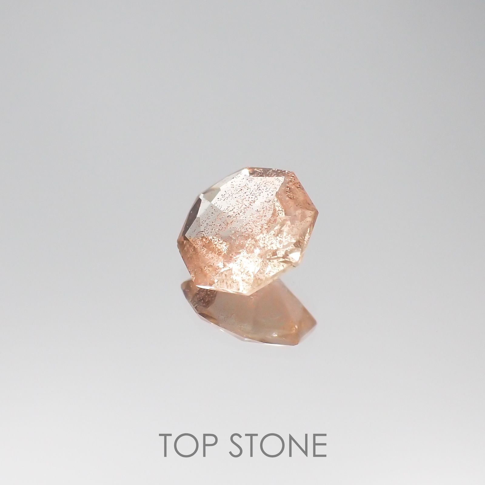 ◇オクタゴンカット◇オレゴンサンストーンSA(宝石名ラブラドライト) アメリカ・オレゴン州産 0.58ct 識別済[210610965]6×6mm前後