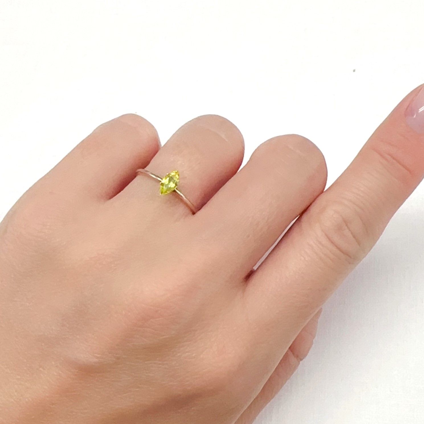 カナリートルマリン ザンビア・カナリー鉱山産 0.33ct[240527558]6.9x3.4mm前後
