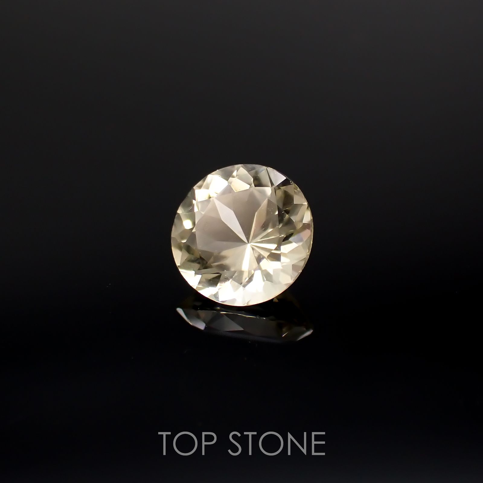 イエロースキャポライト(宝石名イエロー・スキャポライト)タンザニア産 0.37ct 識別済[220918026]4.9x4.9mm前後