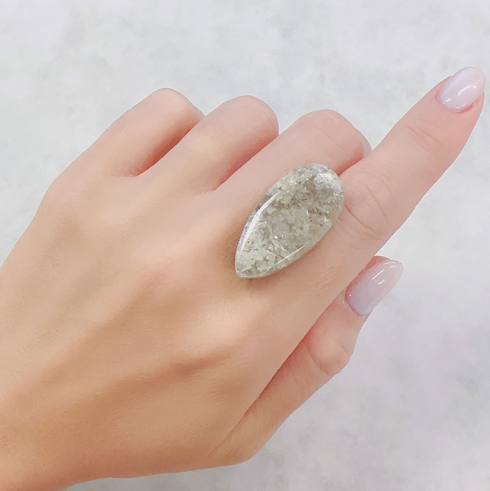 ホワイトガーデンクォーツ ブラジル産 24.97ct[230722652]30x15mm前後