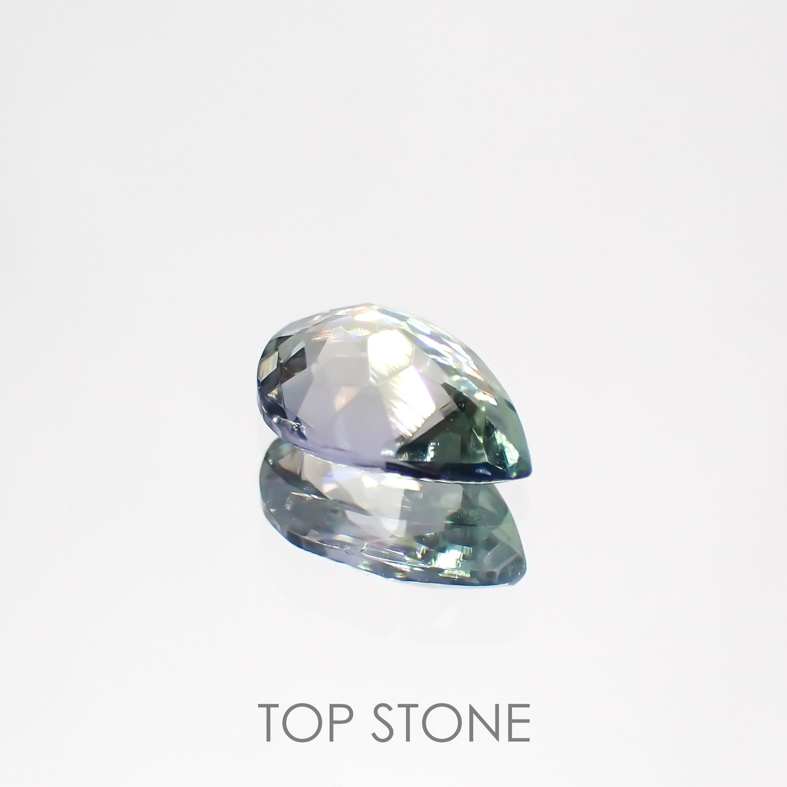 バイカラータンザナイト(宝石名バイカラー・ゾイサイト) タンザニア産 0.63ct 識別済[210812661]7.2×5.1mm前後