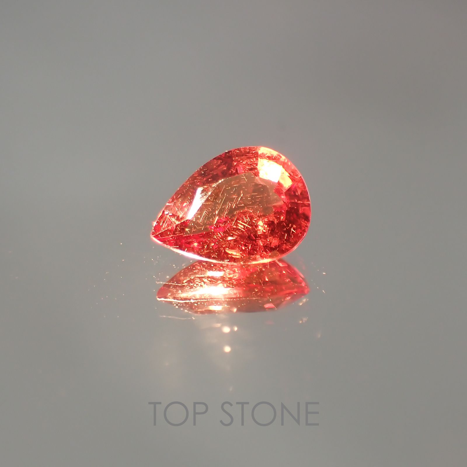 カラーチェンジマラヤガーネット(宝石名ガーネット) タンザニア産 1.15ct 識別済[21019639]7.8×5.9mm前後