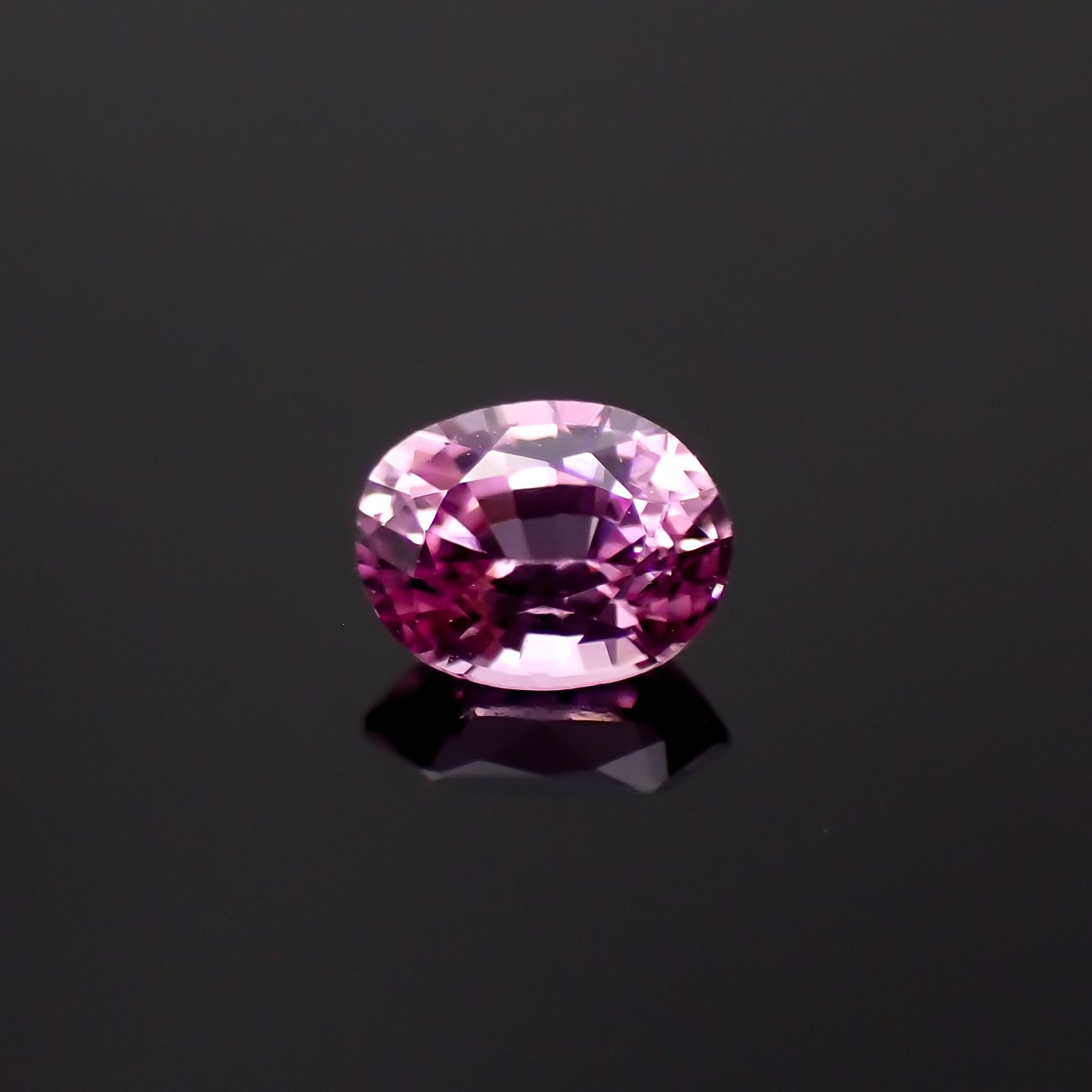 ネオンピンクサファイア スリランカ産 0.25ct[230421532]3.9x3.1mm前後
