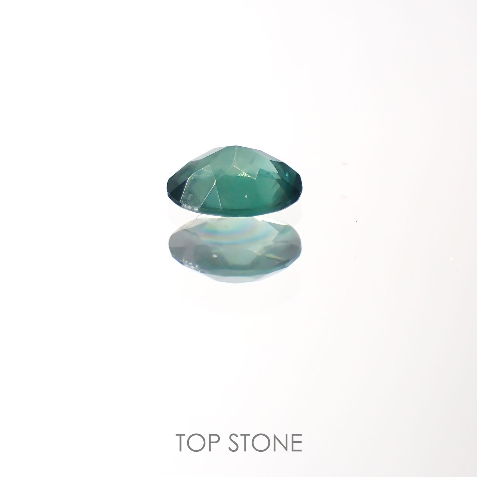 グリーンアパタイト(ノーブルモロキサイト)(宝石名アパタイト) マダガスカル産 0.26ct 識別済[211013537]4.9×3.8mm前後