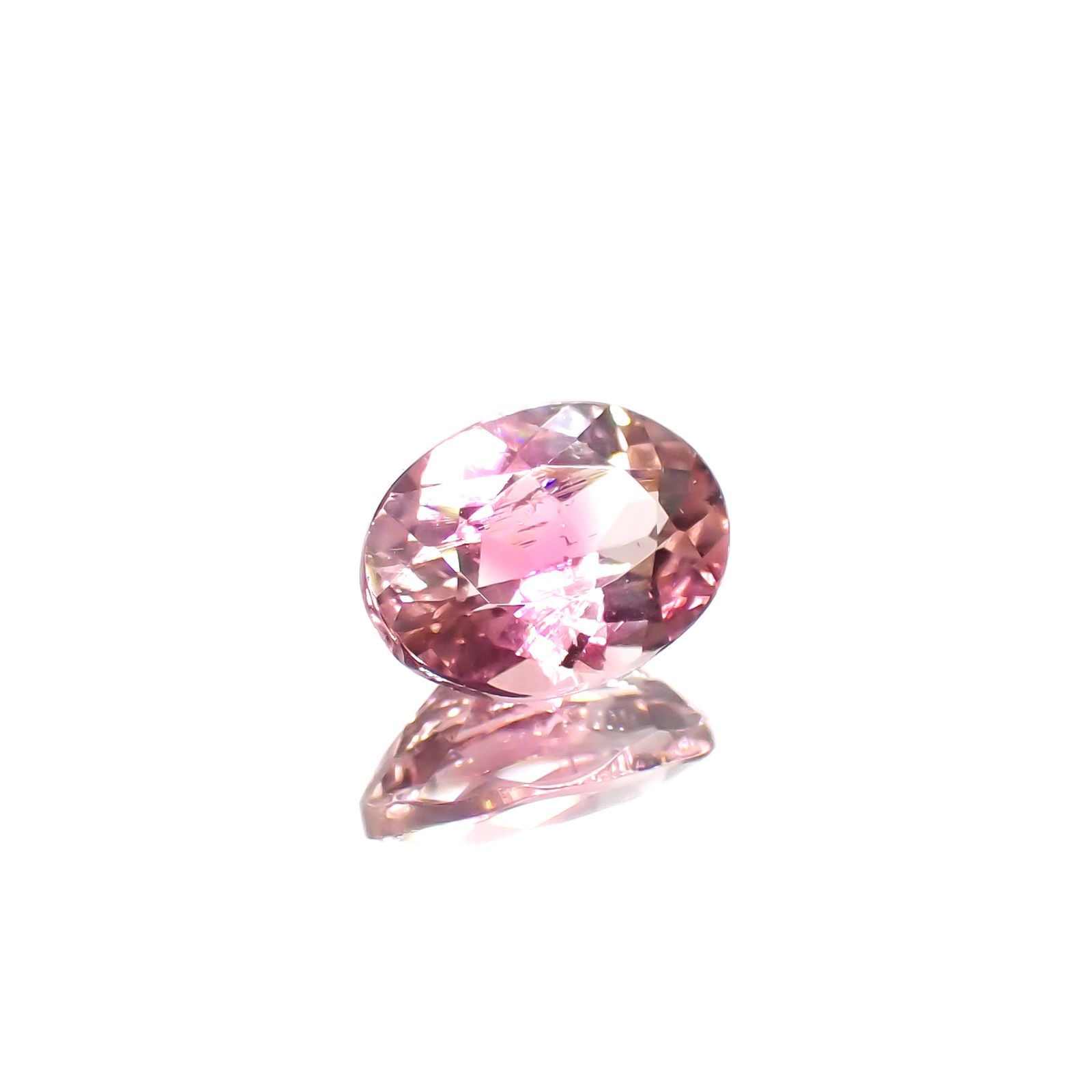 ピンククリスタルトルマリン(宝石名ピンク・トルマリン)コンゴ共和国産 0.84ct 識別済[230923302]7.2x5.2mm前後