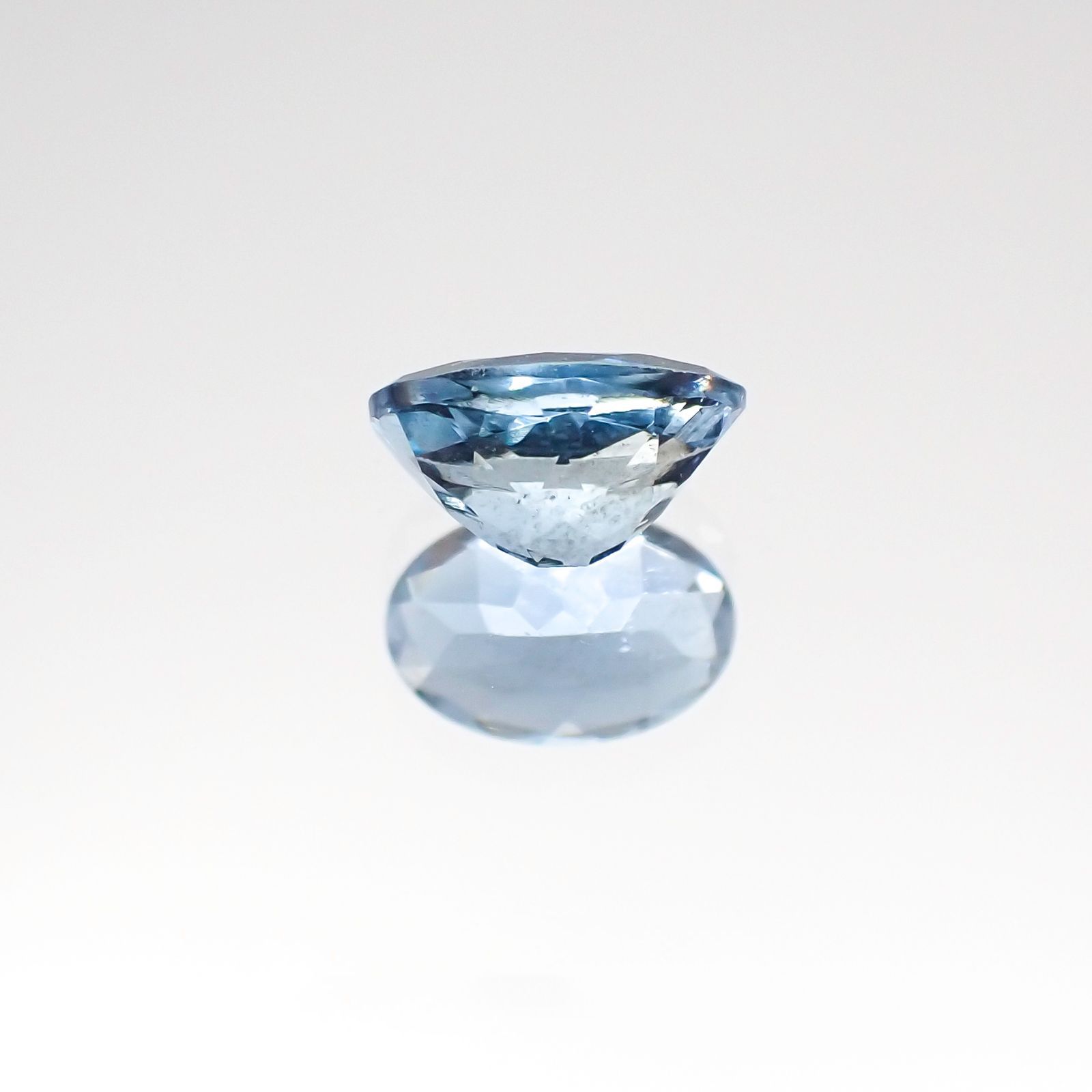 アクアマリン サンタマリアカラー(宝石名アクアマリン)モザンビーク産 0.47ct 識別済[230622263]6.1x4.1mm前後