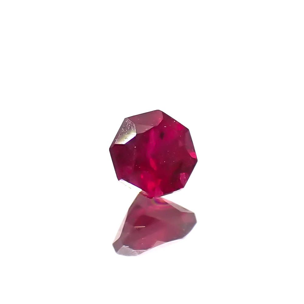 ◇オクタゴンカット◇ルビー(宝石名ルビー)モザンビーク/ミャンマー産 0.15ct 識別済[240326666]2.9x2.8mm前後