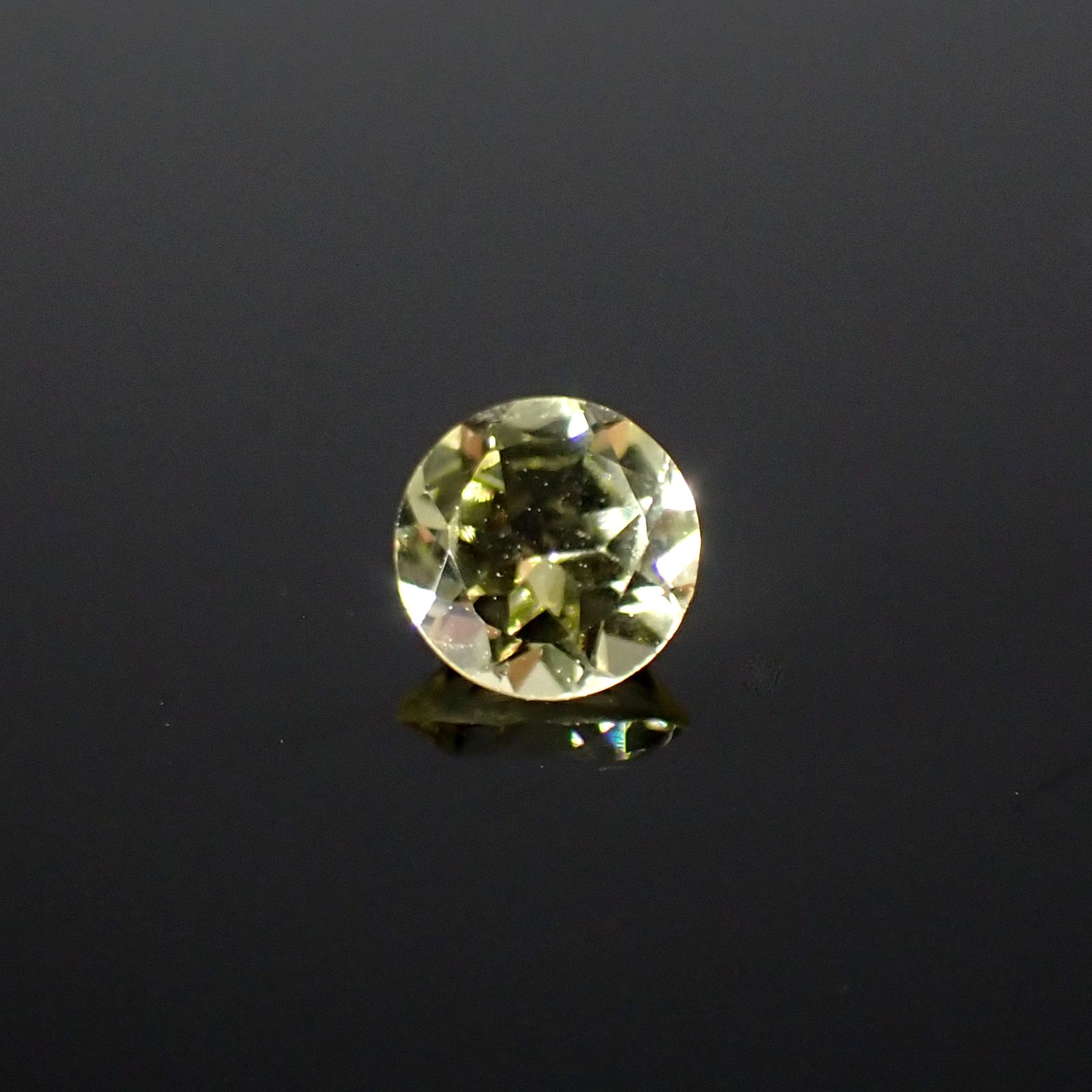 イエローダンビュライト タンザニア産 0.33ct[240125459]4.5x4.5mm前後
