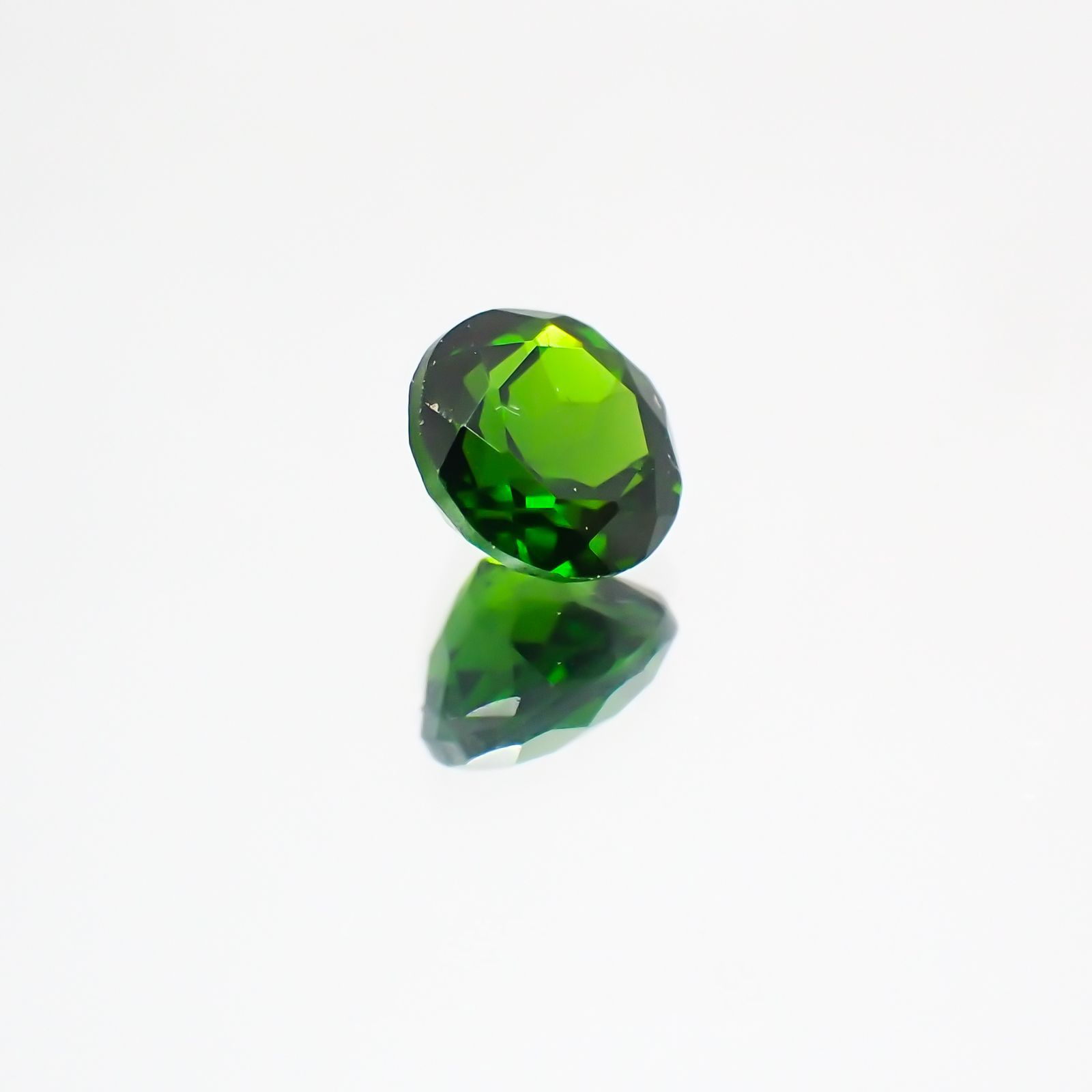 クロムダイオプサイド(宝石名クロム・ダイオプサイド)ロシア産 0.63ct 識別済[231124294]5.3x5.2mm前後