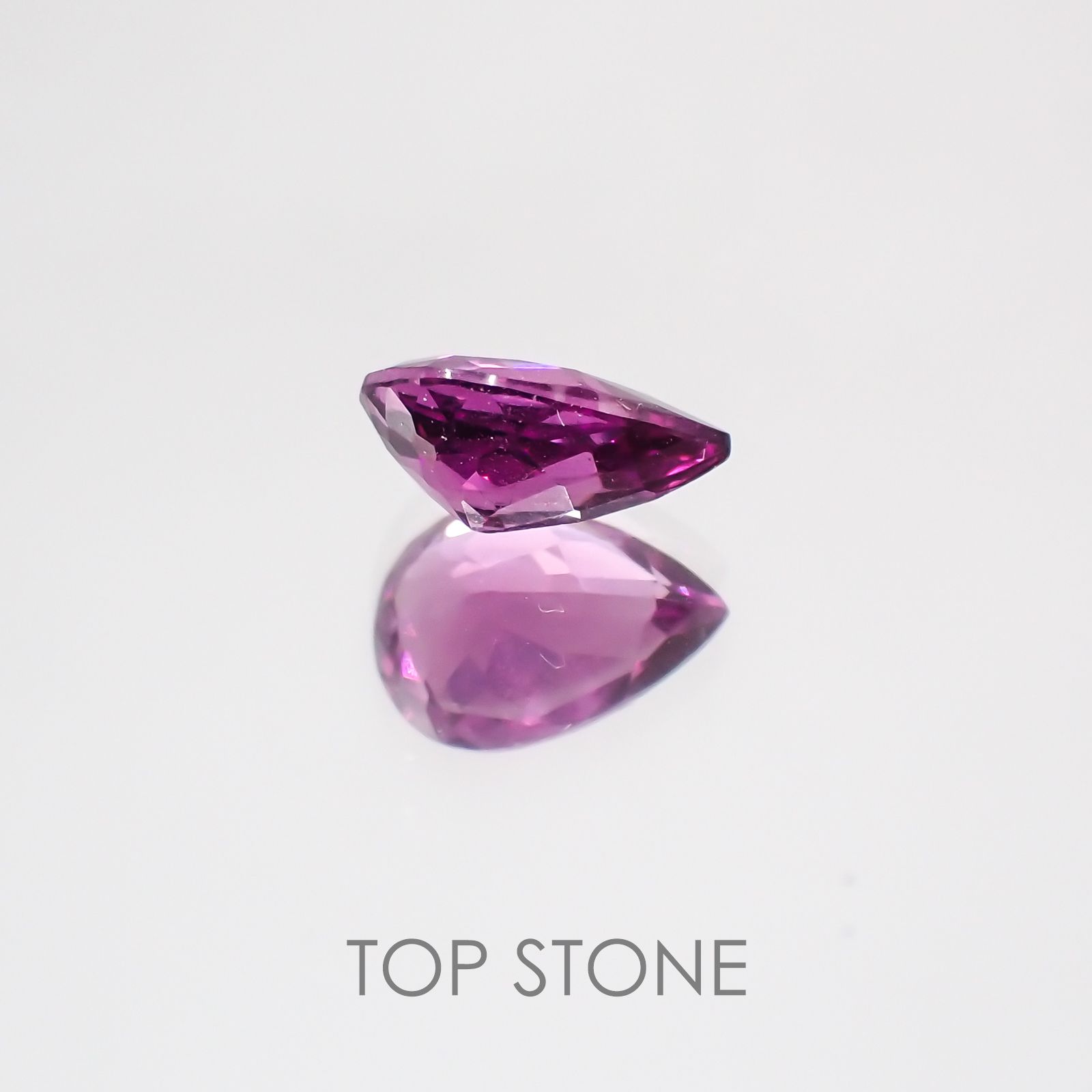 グレープガーネット(宝石名ガーネット) ブラジル産 0.72ct 識別済[21069690]6.8×4.8mm前後