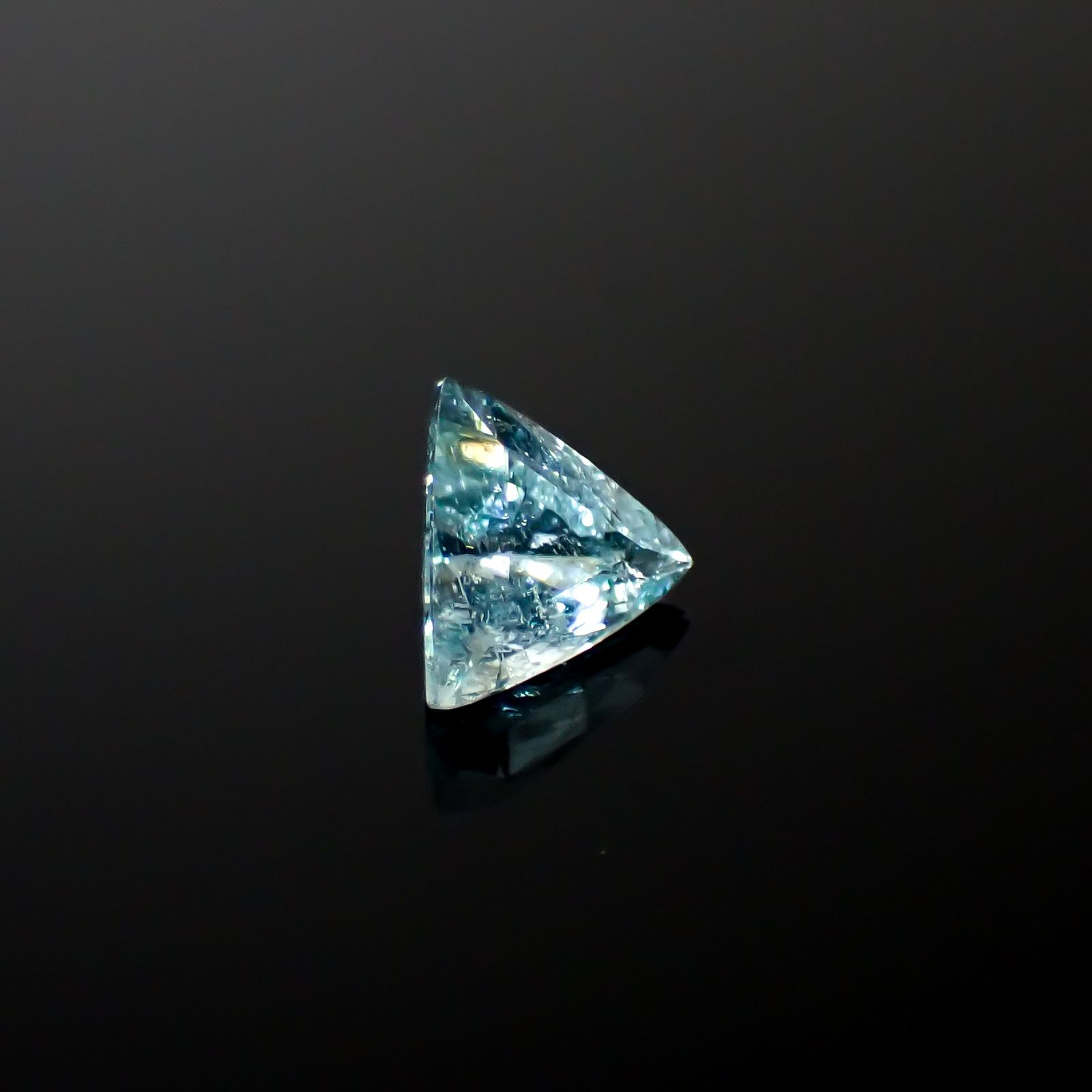 パライバトルマリン モザンビーク産 0.64ct[240928767]5.7x6.7mm前後