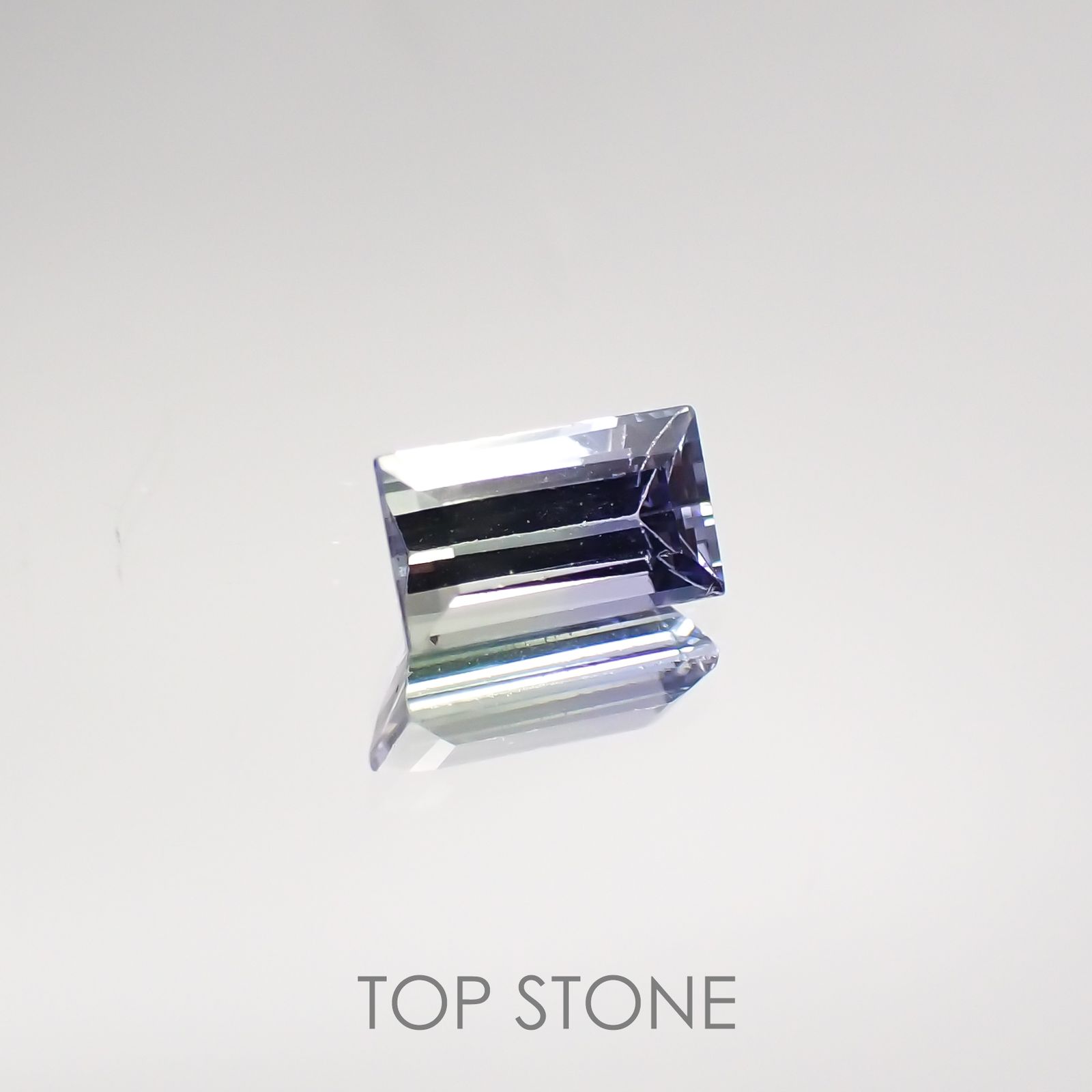 バイカラータンザナイト非加熱(宝石名バイカラー・ゾイサイト) タンザニア産 0.37ct 識別済[210711584]5.2×3mm前後