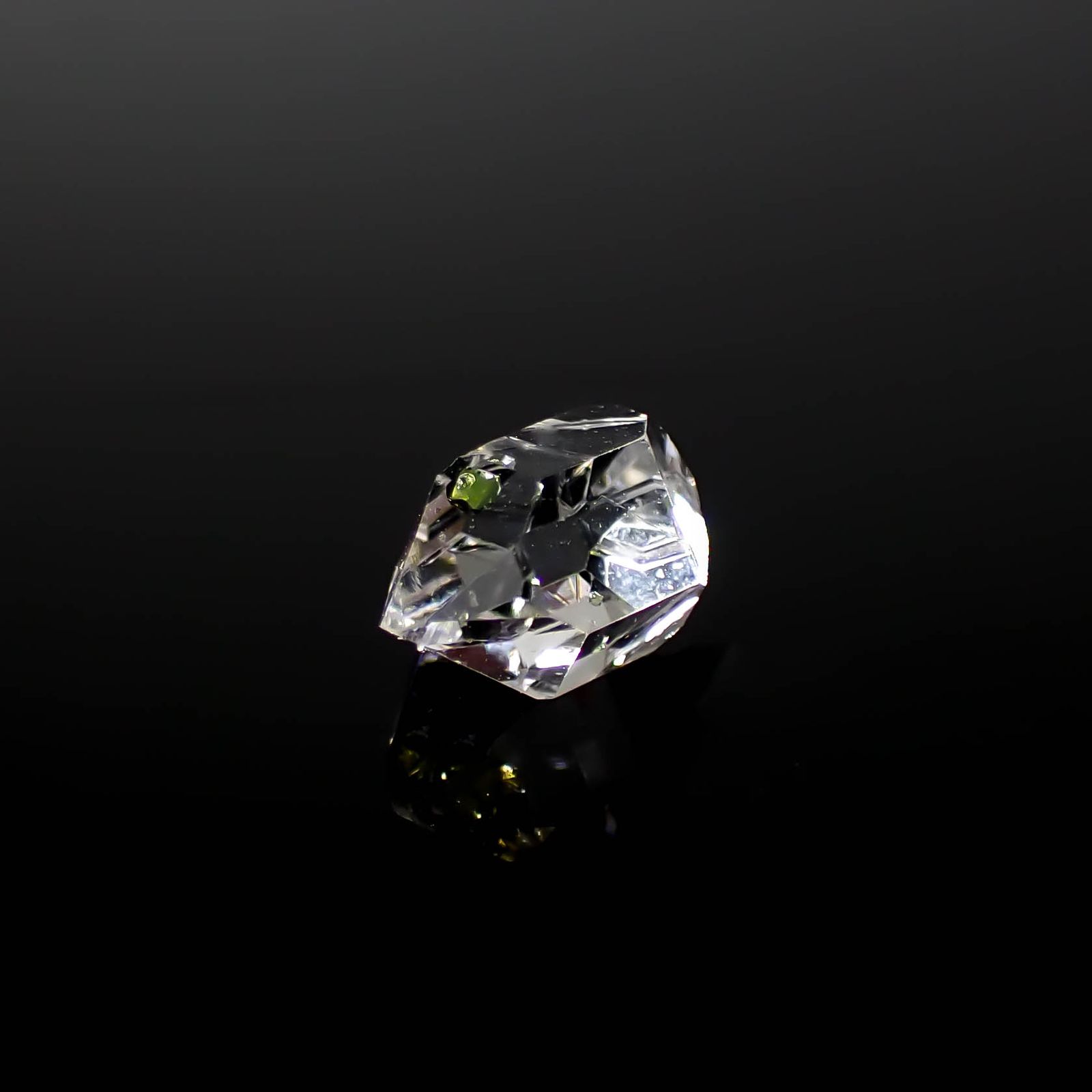 オイルインクォーツ原石 パキスタン産 1.26ct[240828669]8.5x5.6mm前後