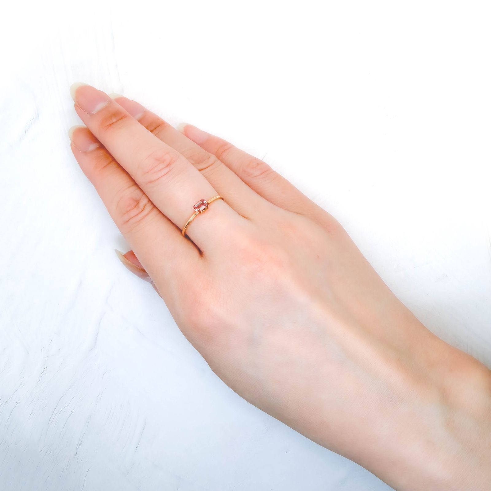 パパラチャサファイア(宝石名サファイア/別名パパラチャ・サファイア)スリランカ産 DGL鑑付 0.348ct / 4.89x3.02mm前後 [260632263]