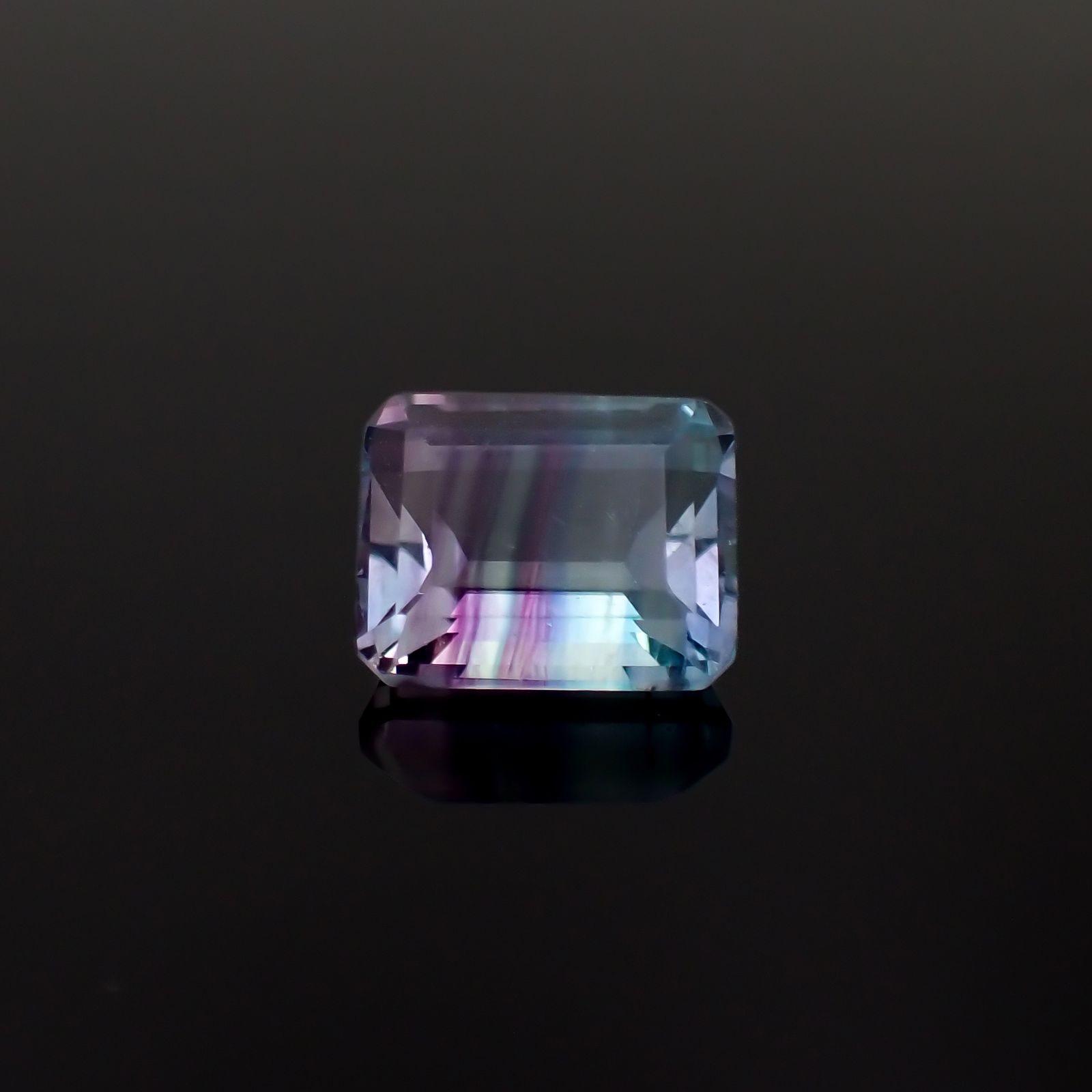 パーティカラーフローライト フルオレッセンス ブラジル産 4.75ct[230823263]10.3x8.2mm前後