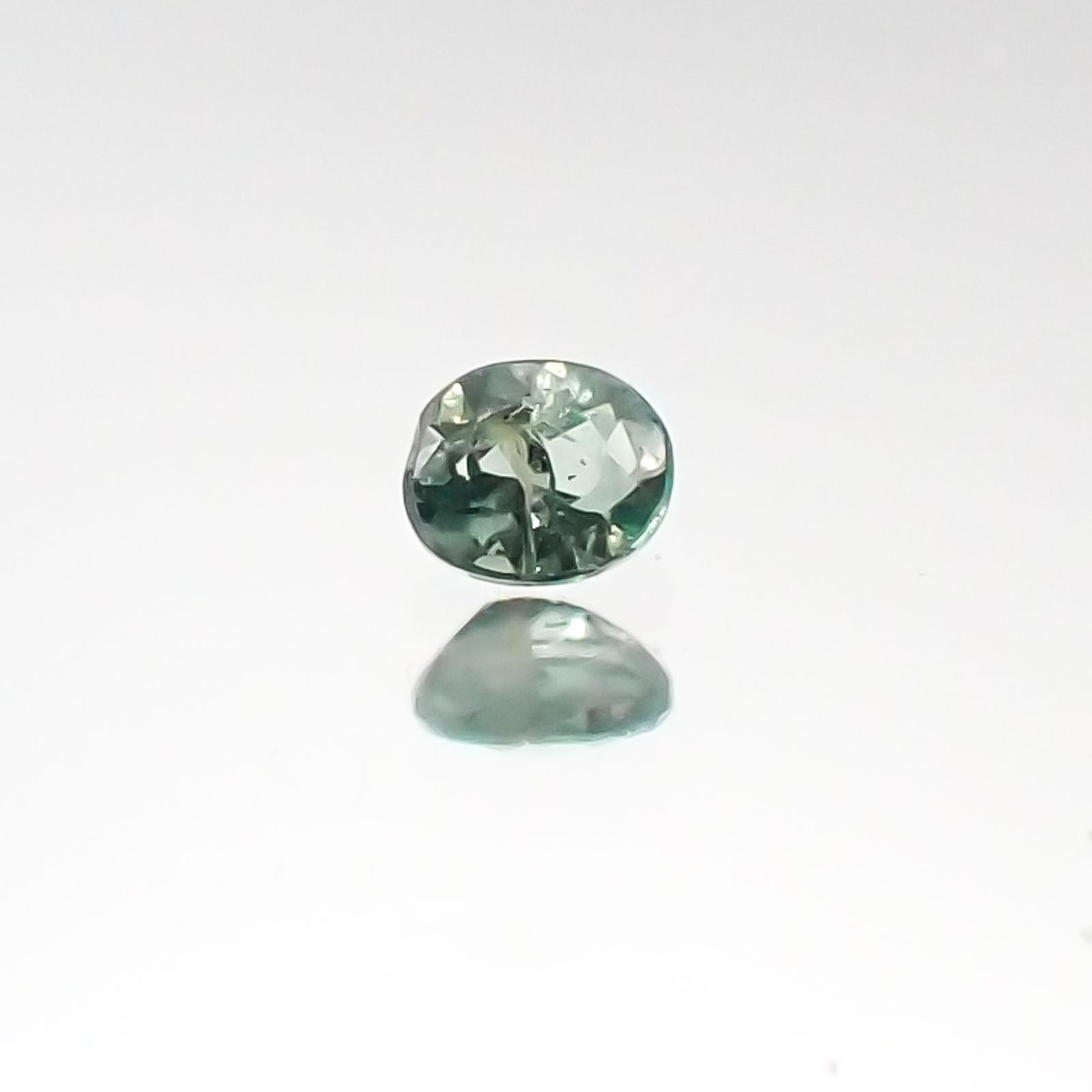 アレキサンドライト(宝石名アレキサンドライト) ブラジル産 0.057ct 識別済[20095556]2.4×2mm前後