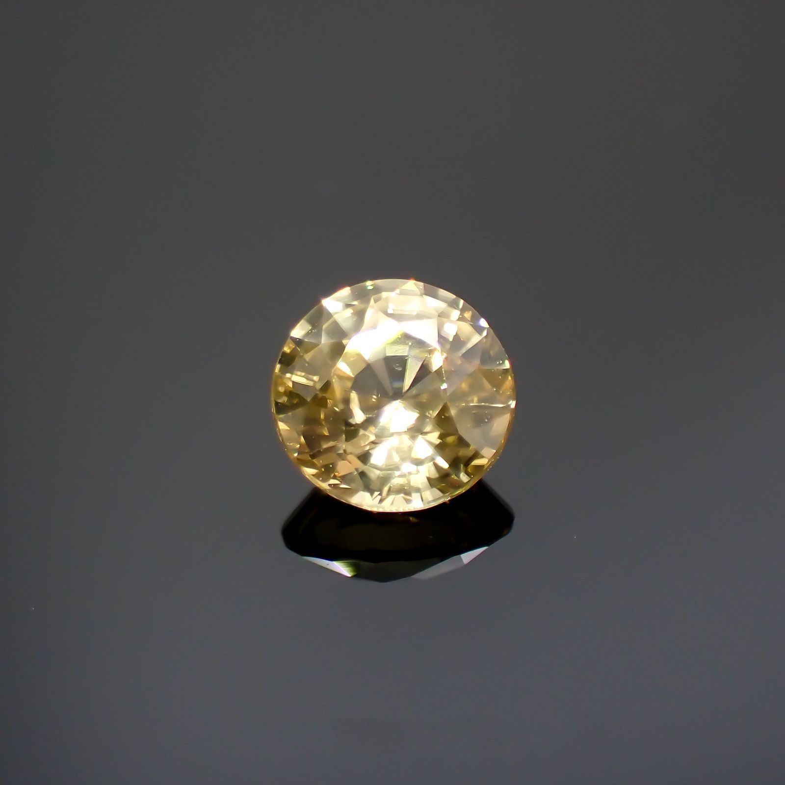 イエロージルコン(宝石名ジルコン)スリランカ/カンボジア産 1.05ct 識別済[220114833]5.7x5.7mm前後