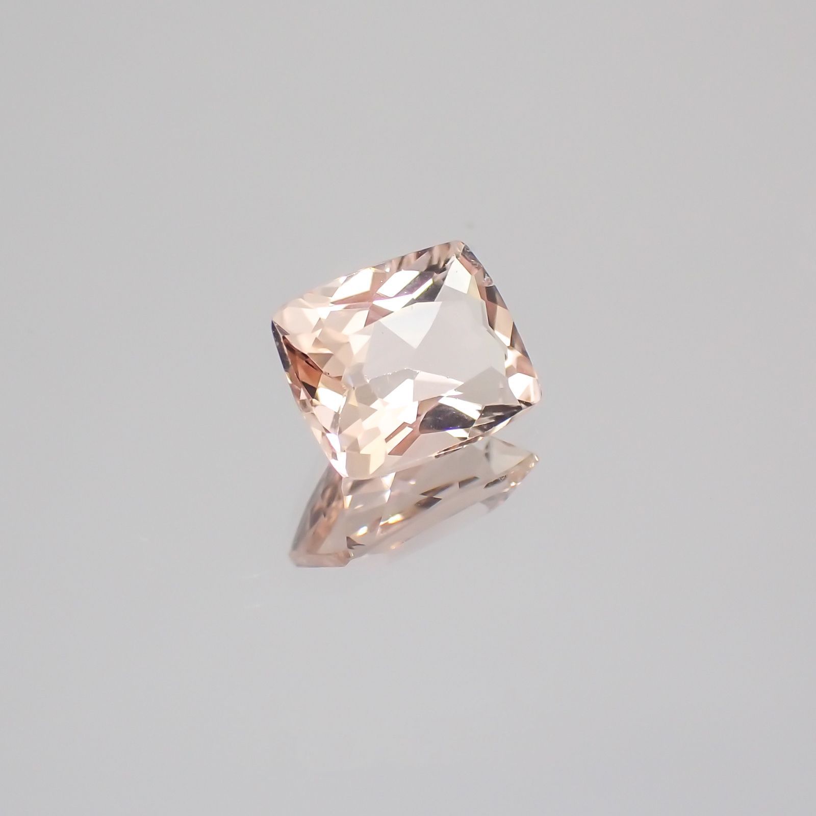 モルガナイト(宝石名モルガナイト) ナイジェリア産 1.29ct 識別済[21039104]7.7×6.1mm前後