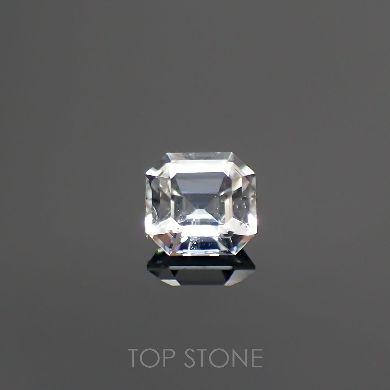 ジェレメジェバイト(宝石名エレメージェバイト) ナミビア産 0.296ct ソ付(彩珠)[210711693]3.9×3.7mm前後