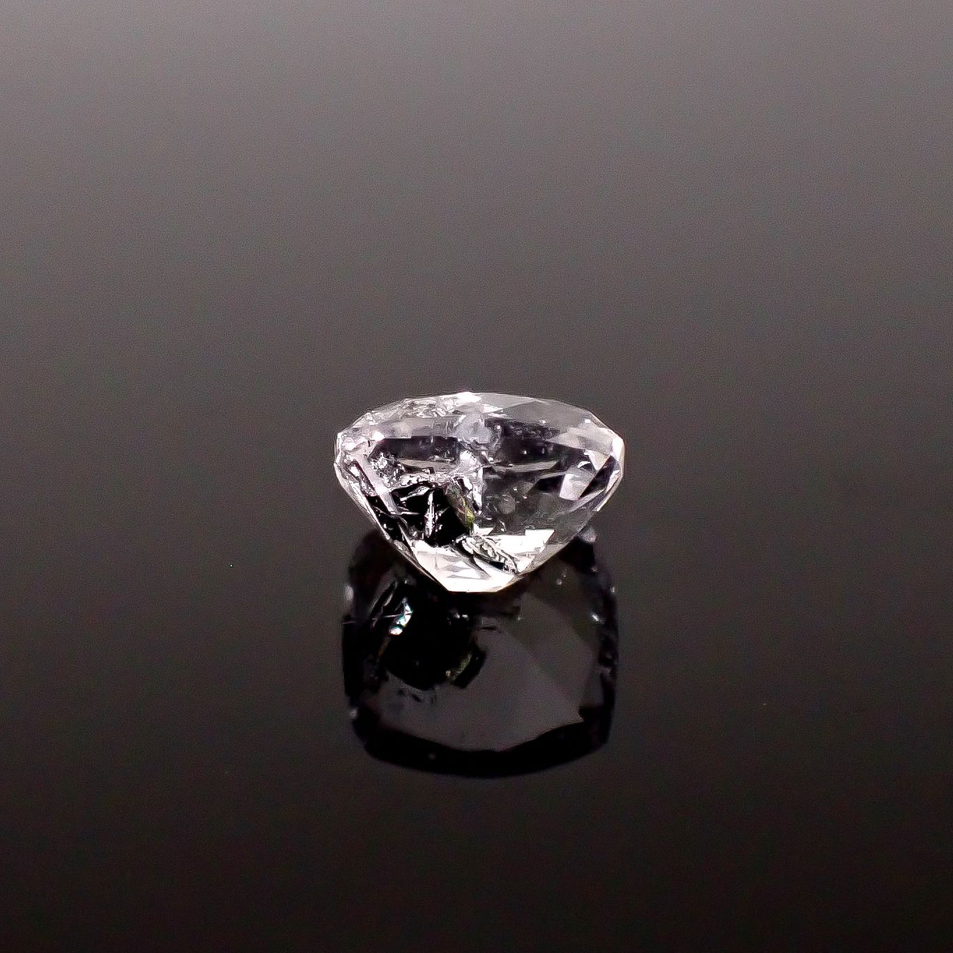 グラファイトインクォーツ ブラジル産 2.61ct / 8.8x8.7mm前後 [260331933]