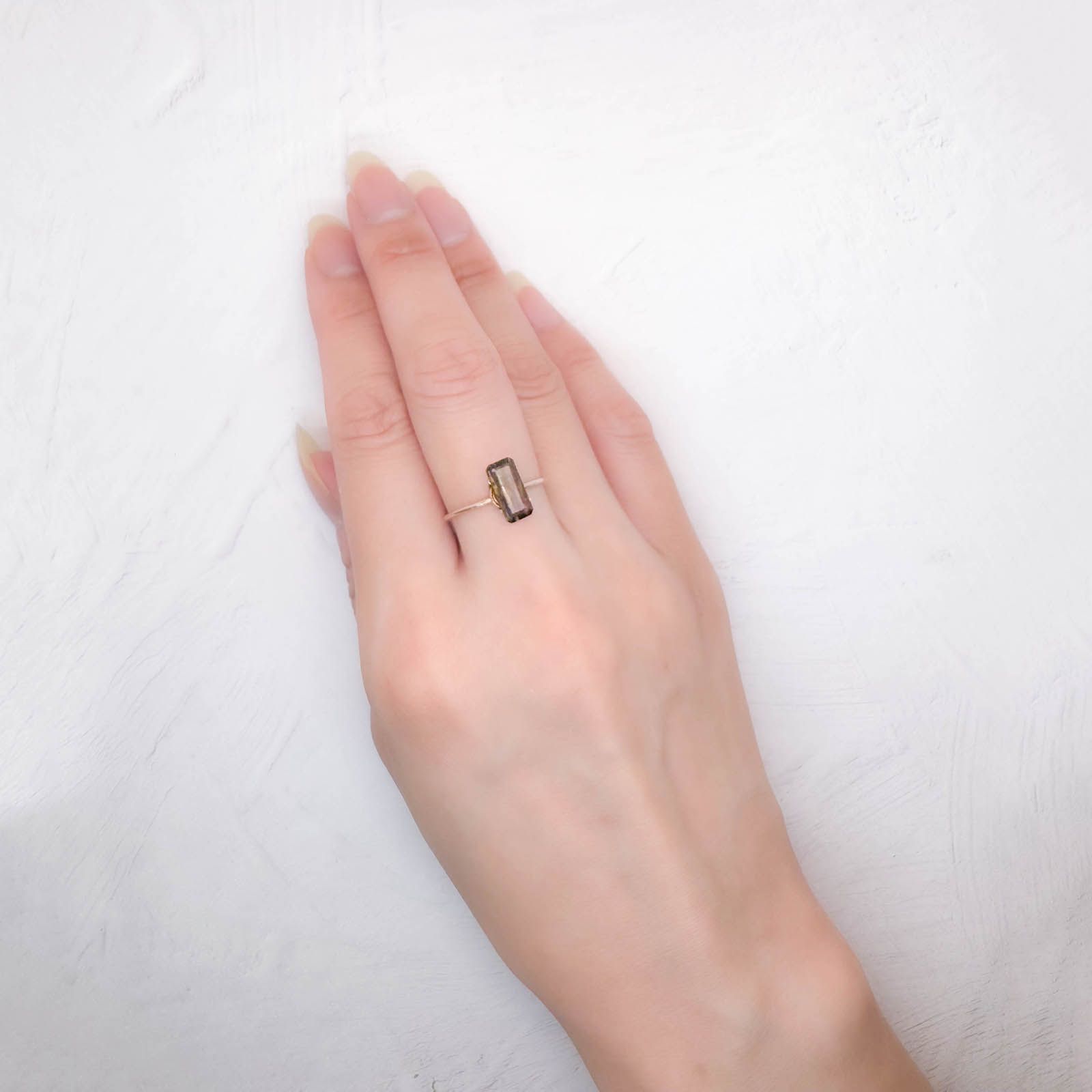 レインボースキャポライト ブラジル産 1.25ct / 9.9x4.8mm前後 [250931056]