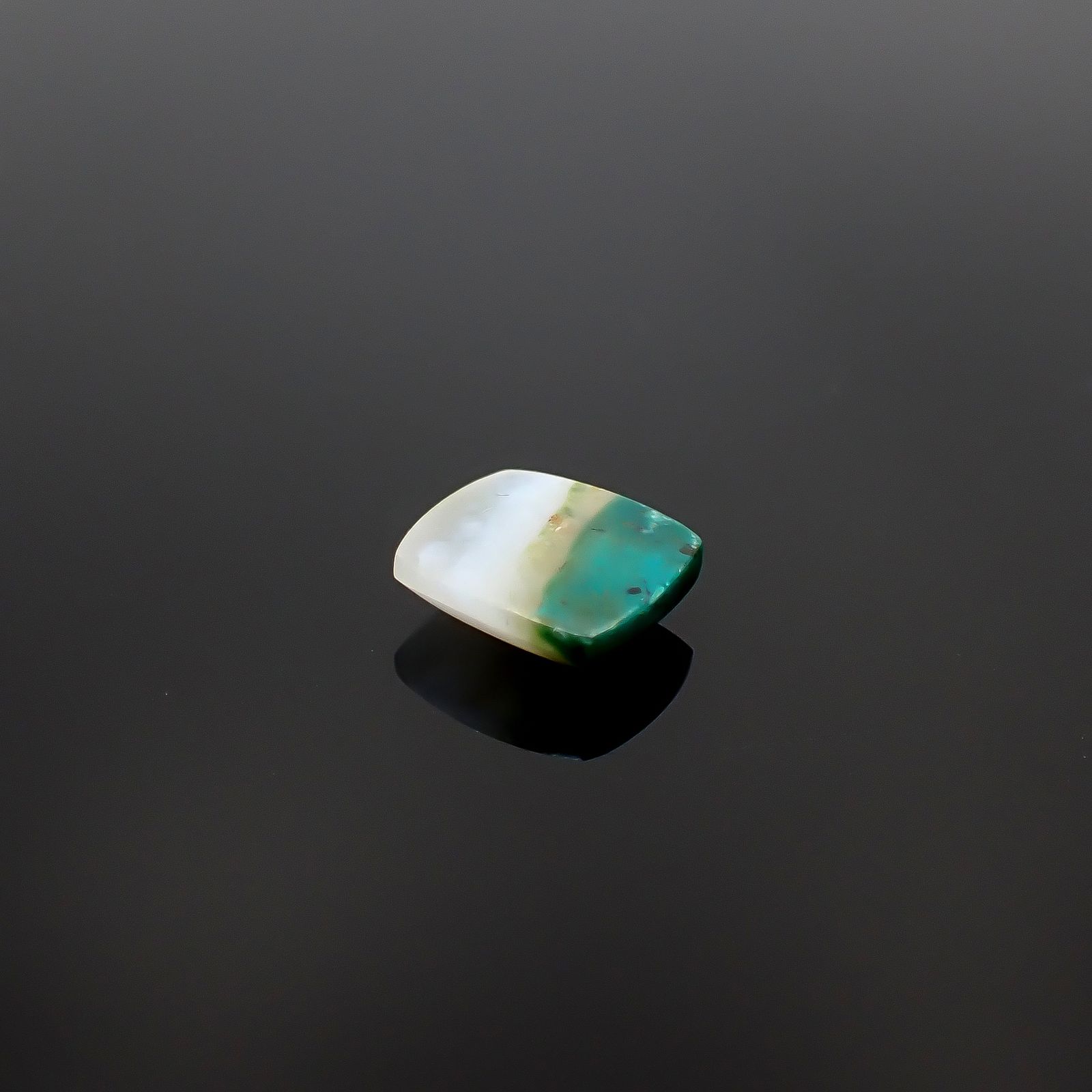 ブルーオパール ペルー産 2.45ct [250730725]9.8x8.6mm前後