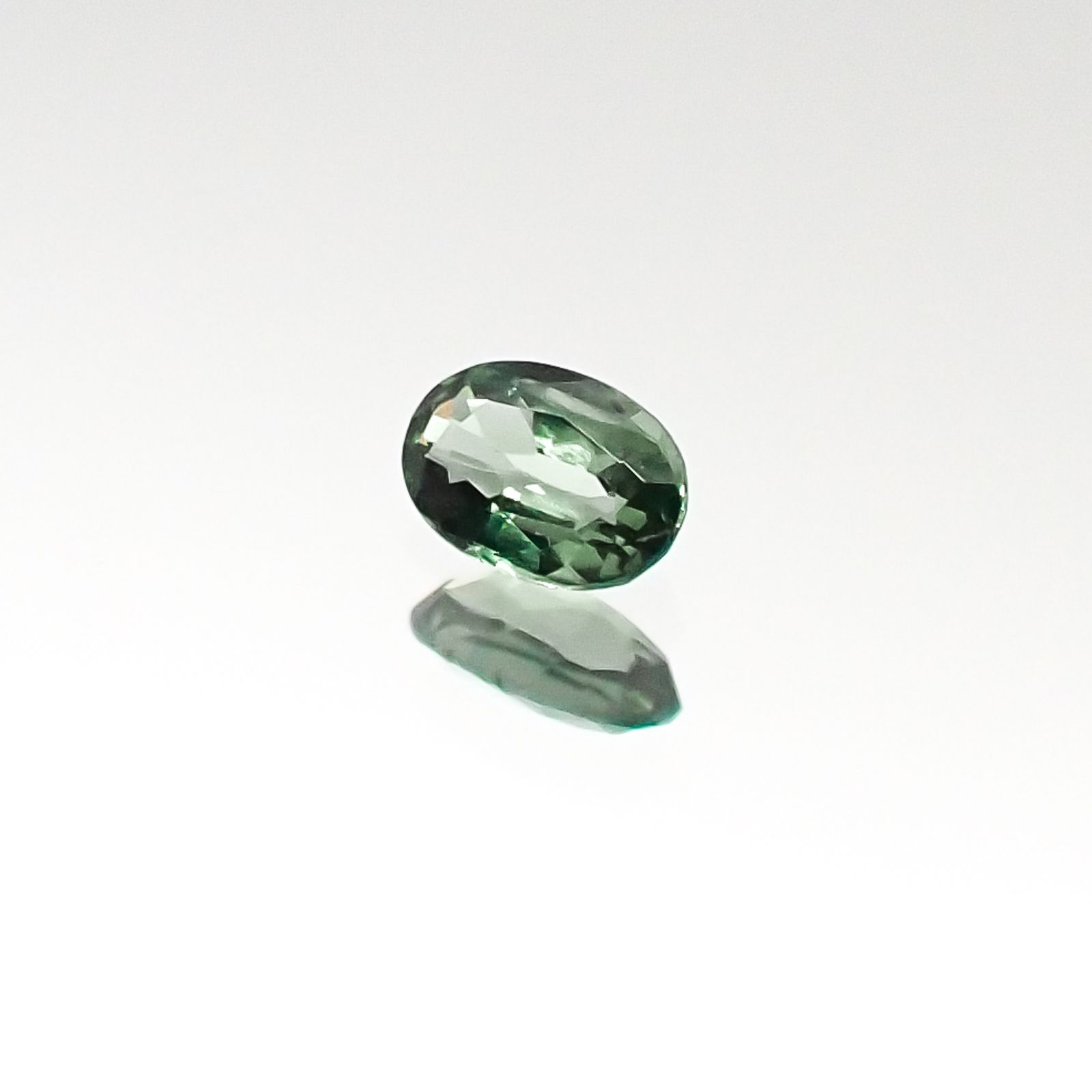 アレキサンドライト インド産 ルース 0.08ct[20095562]3.1×2.2mm前後