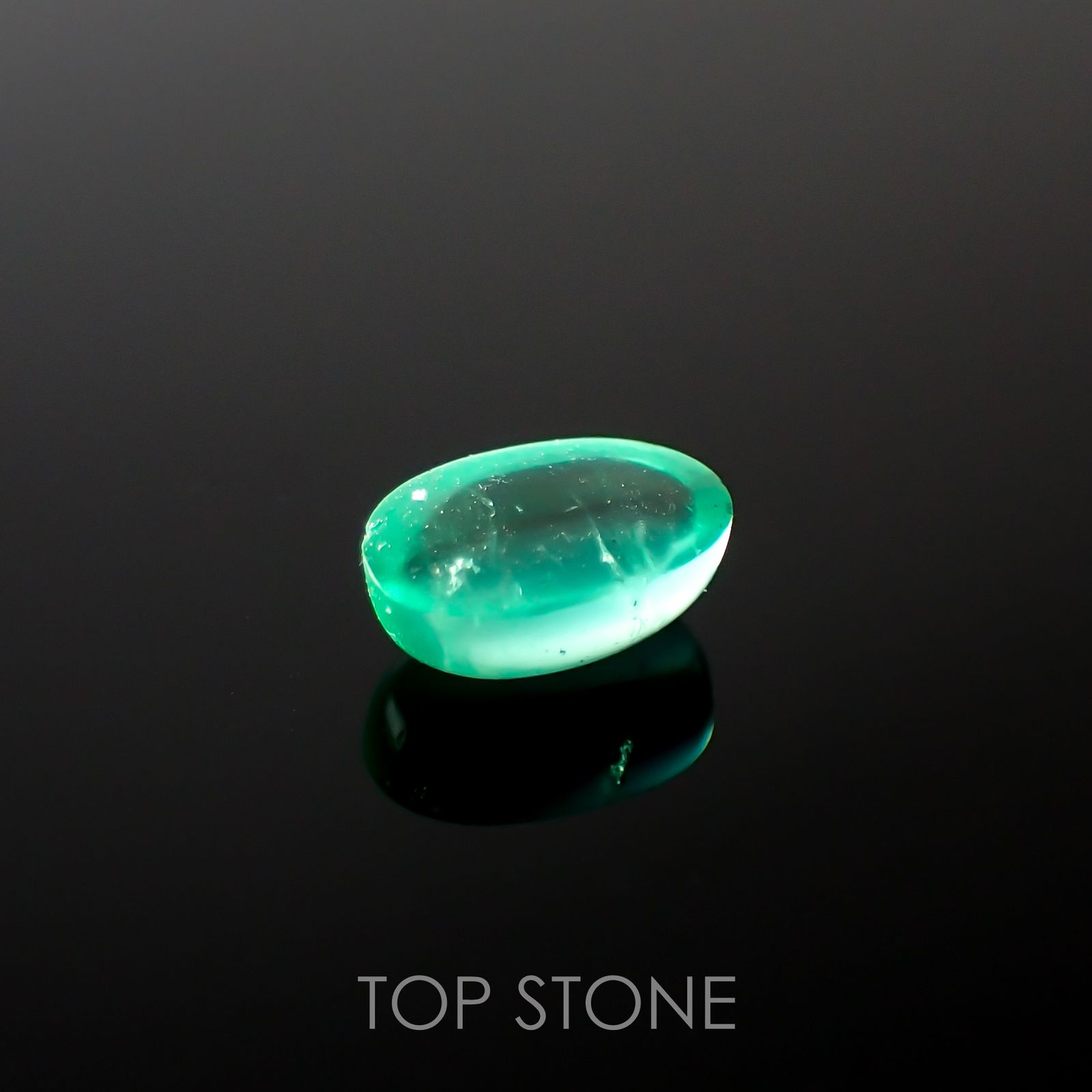 エメラルドキャッツアイ(宝石名エメラルド)コロンビア産 0.62ct 識別済[220115181]6.6x4.4mm前後