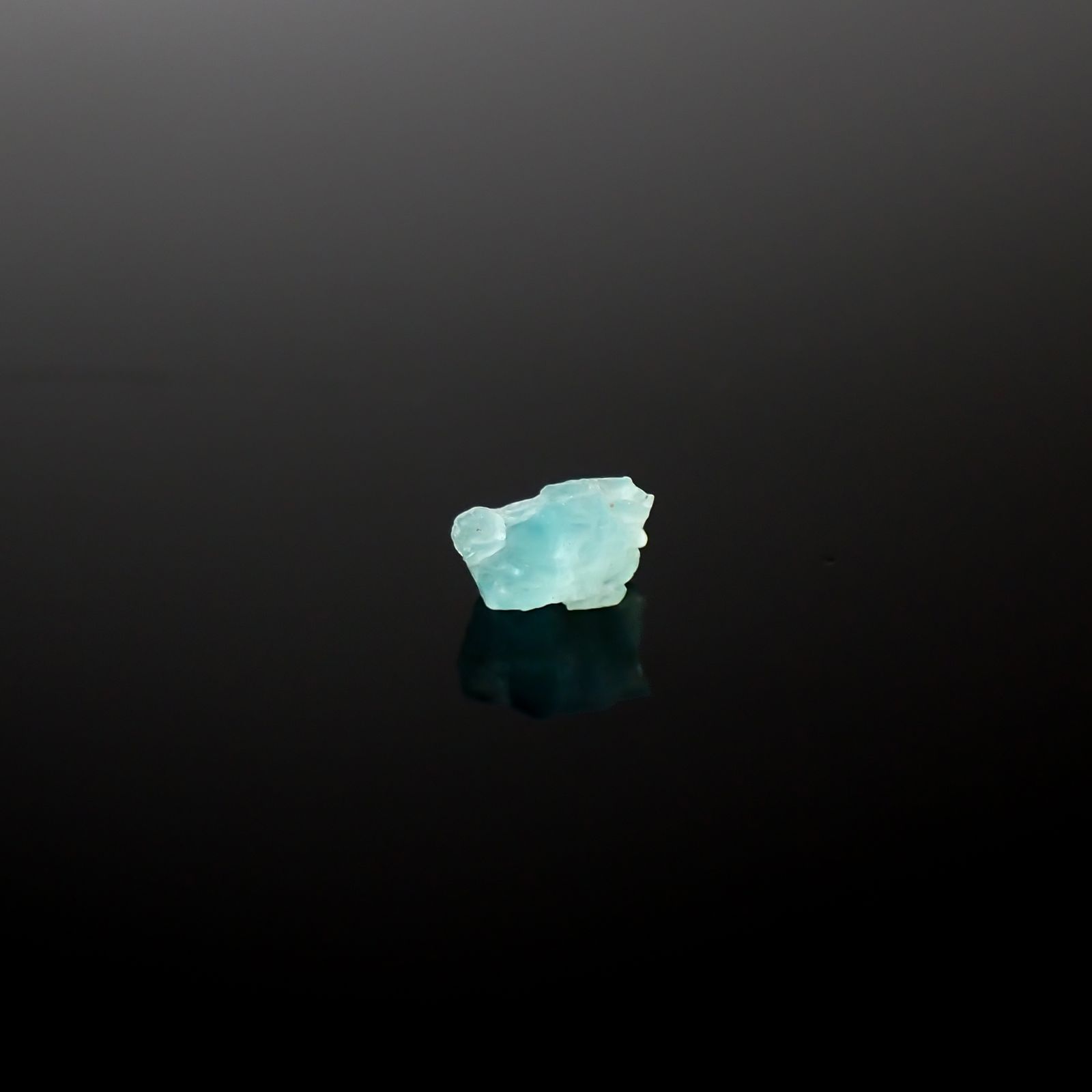 パライバトルマリン 原石 ブラジル・パライバ州バターリャ鉱山産 0.23ct[240326998]4.4x2.5mm前後