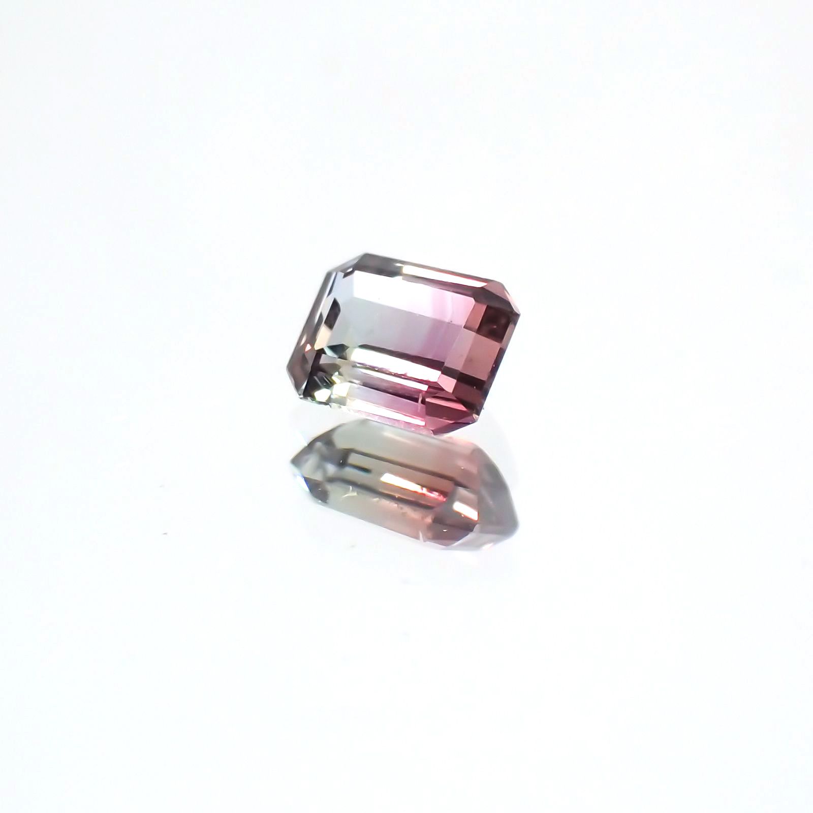 バイカラーサファイア(宝石名バイカラー・サファイア) タンザニア産 0.24ct 識別済[21069756]3.8×3.2mm前後