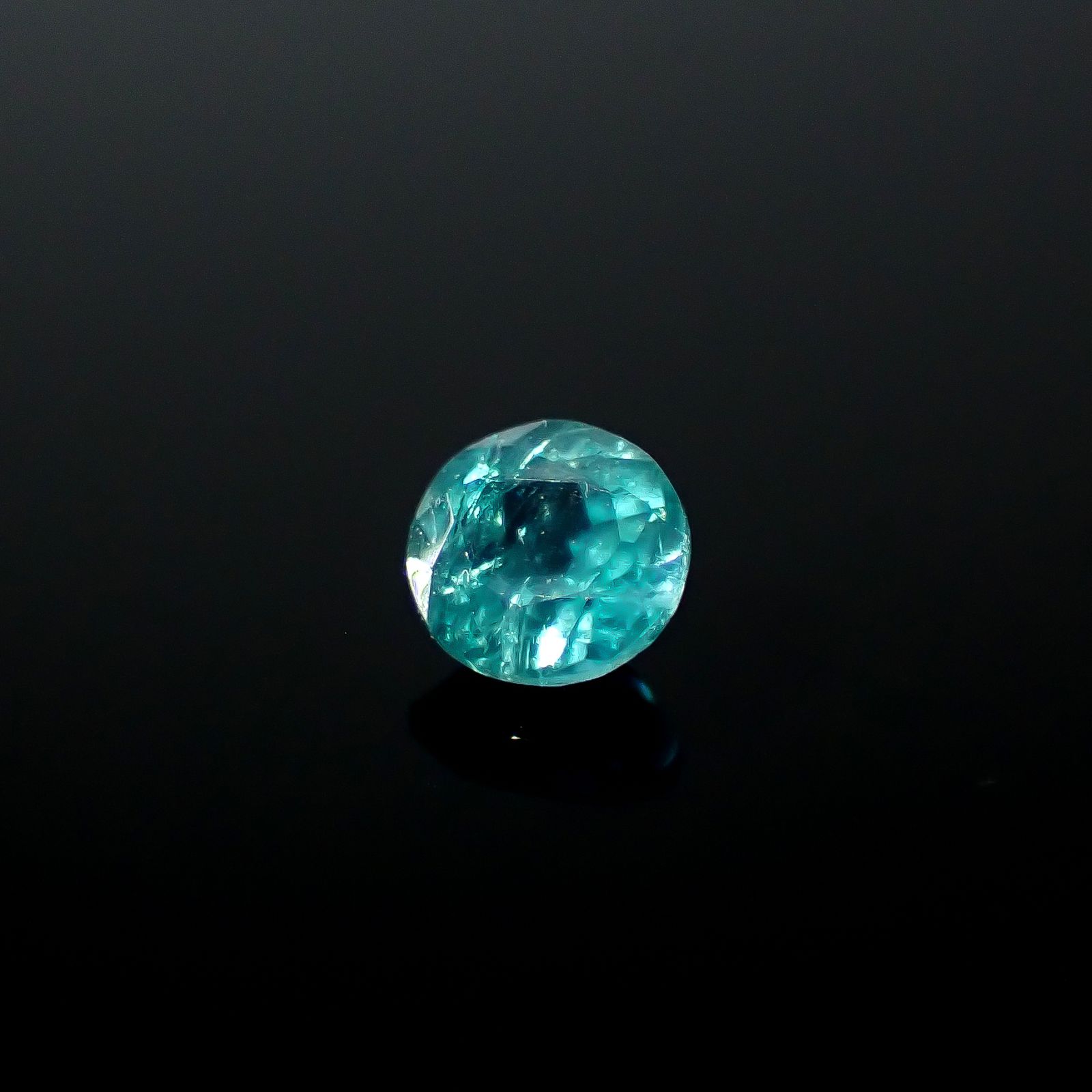 グランディディエライト マダガスカル産 0.18ct / 3.5x3.5mm前後 [250931107]