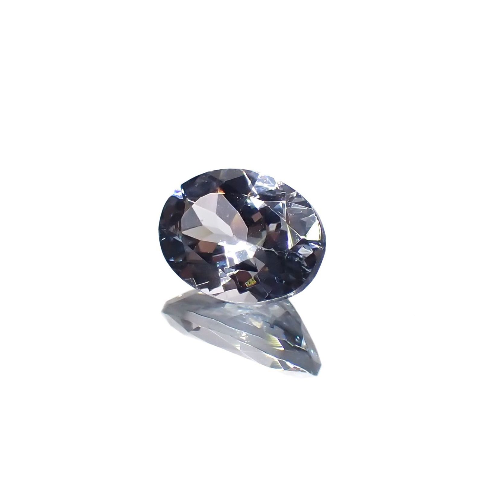 グレースピネル タンザニア産 0.94ct / 7.1x5.2mm前後 [251021550]