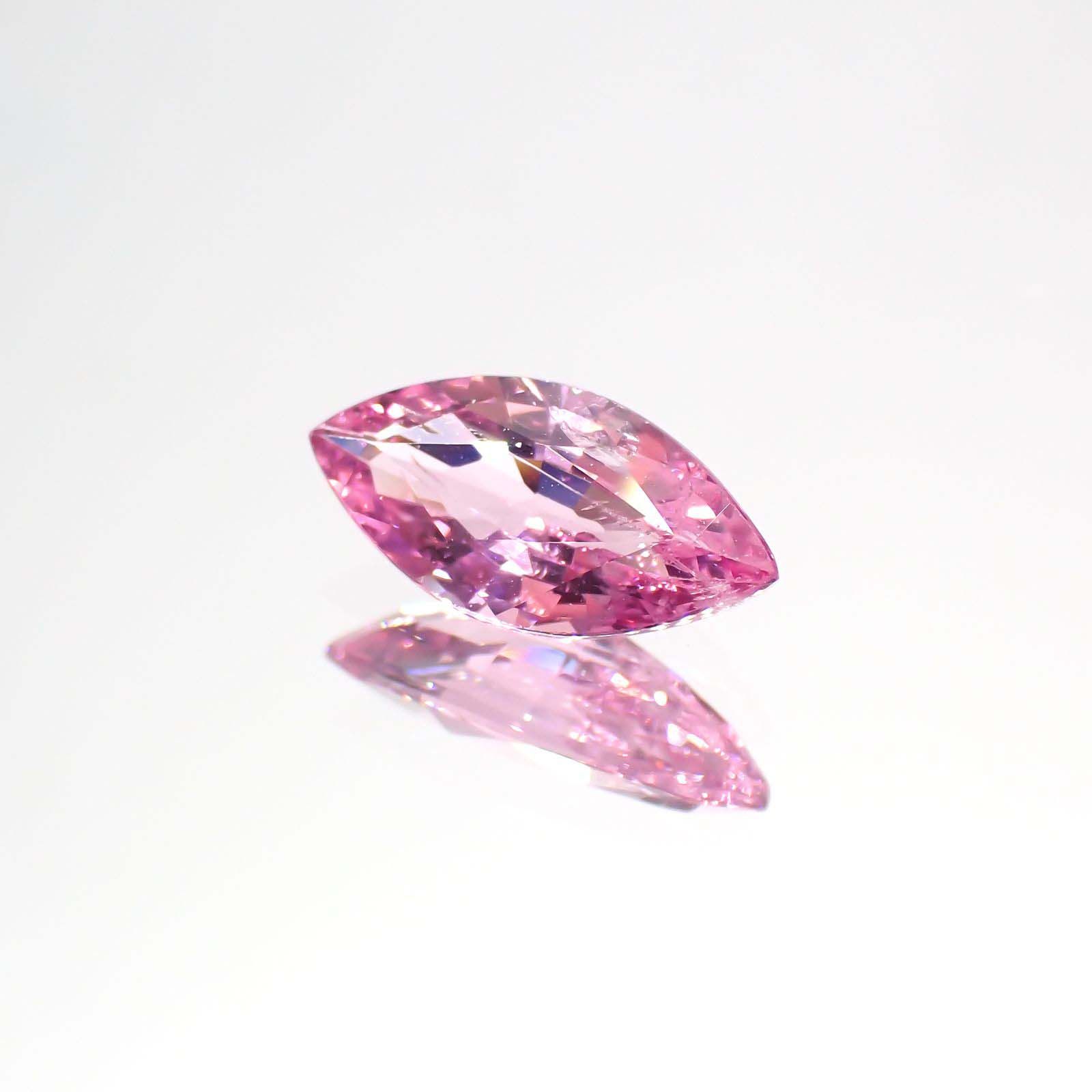 ピンクスピネル(宝石名ピンク・スピネル)タンザニア産 1.181ct ソ付(彩珠)[230722570]10.4x5mm前後