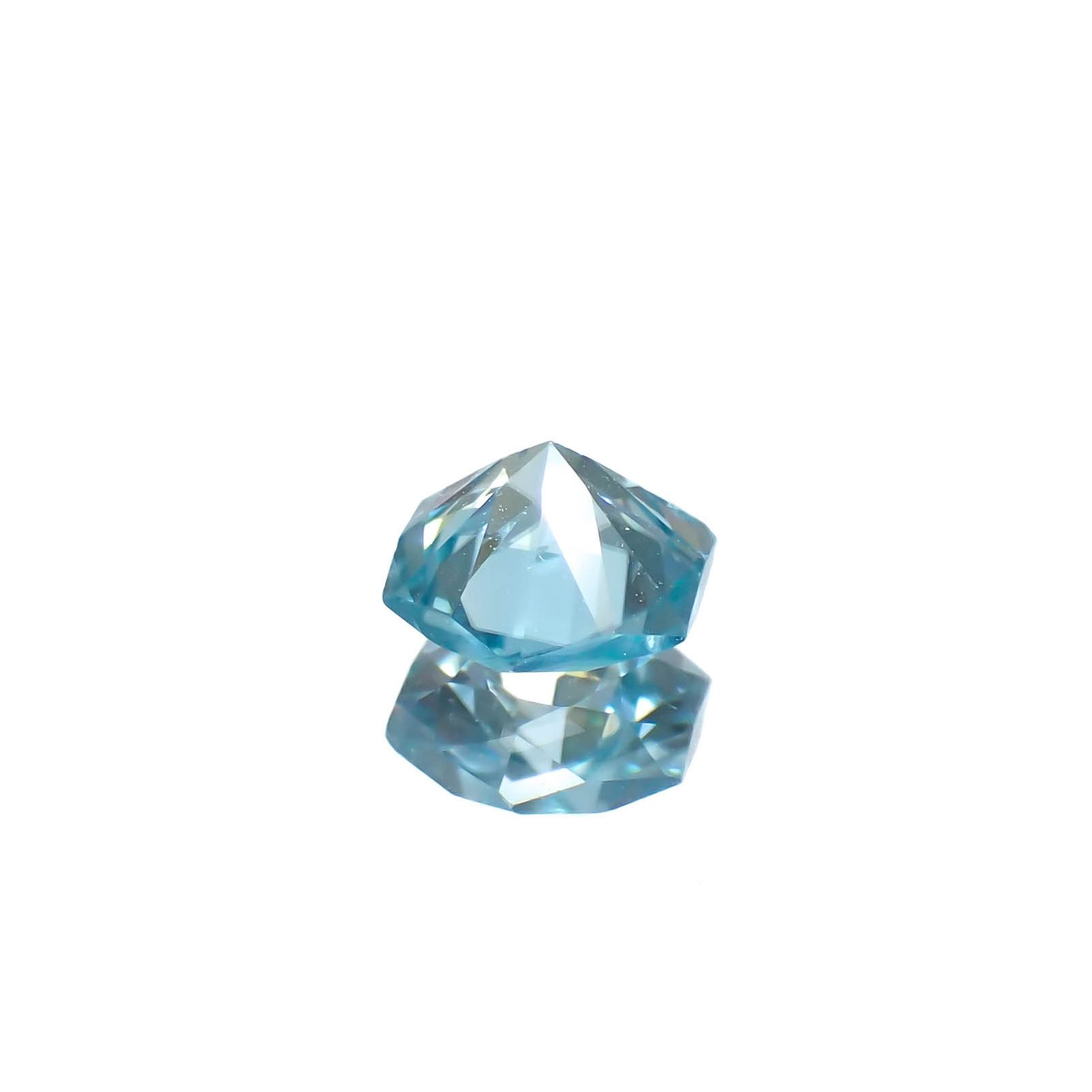 ◇ヘキサゴンカット◇ブルージルコン(宝石名ブルー・ジルコン)カンボジア産 0.81ct 識別済[241229626]5x4.9mm前後