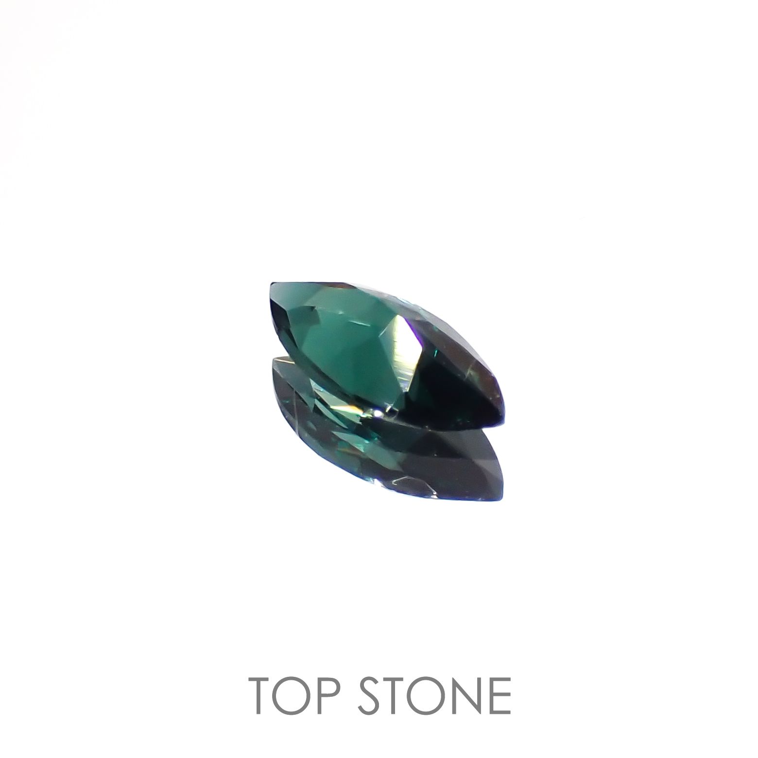 カラーチェンジガーネット(アレキタイプ)(宝石名ガーネット/カラーチェンジタイプ) マダガスカル・ベキリー産 0.23ct 識別済[20106610]6.2×3mm前後